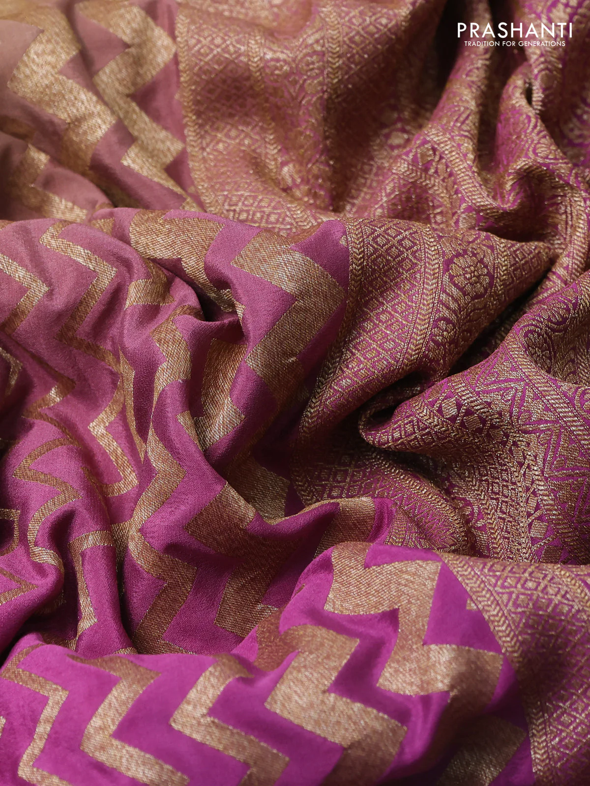 Banarasi crepe saree mehendi green and purple with allover thread & zari zig zag weaves and woven border - Image 3