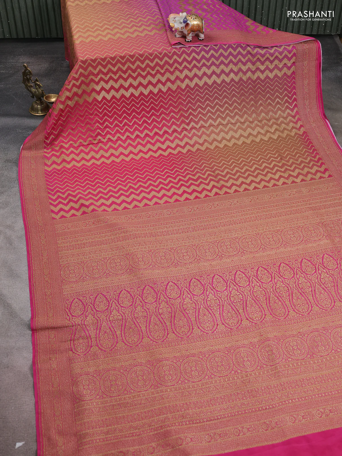 Banarasi crepe saree pastel brown and pink with allover thread & zari zig zag weaves and woven border - Image 2