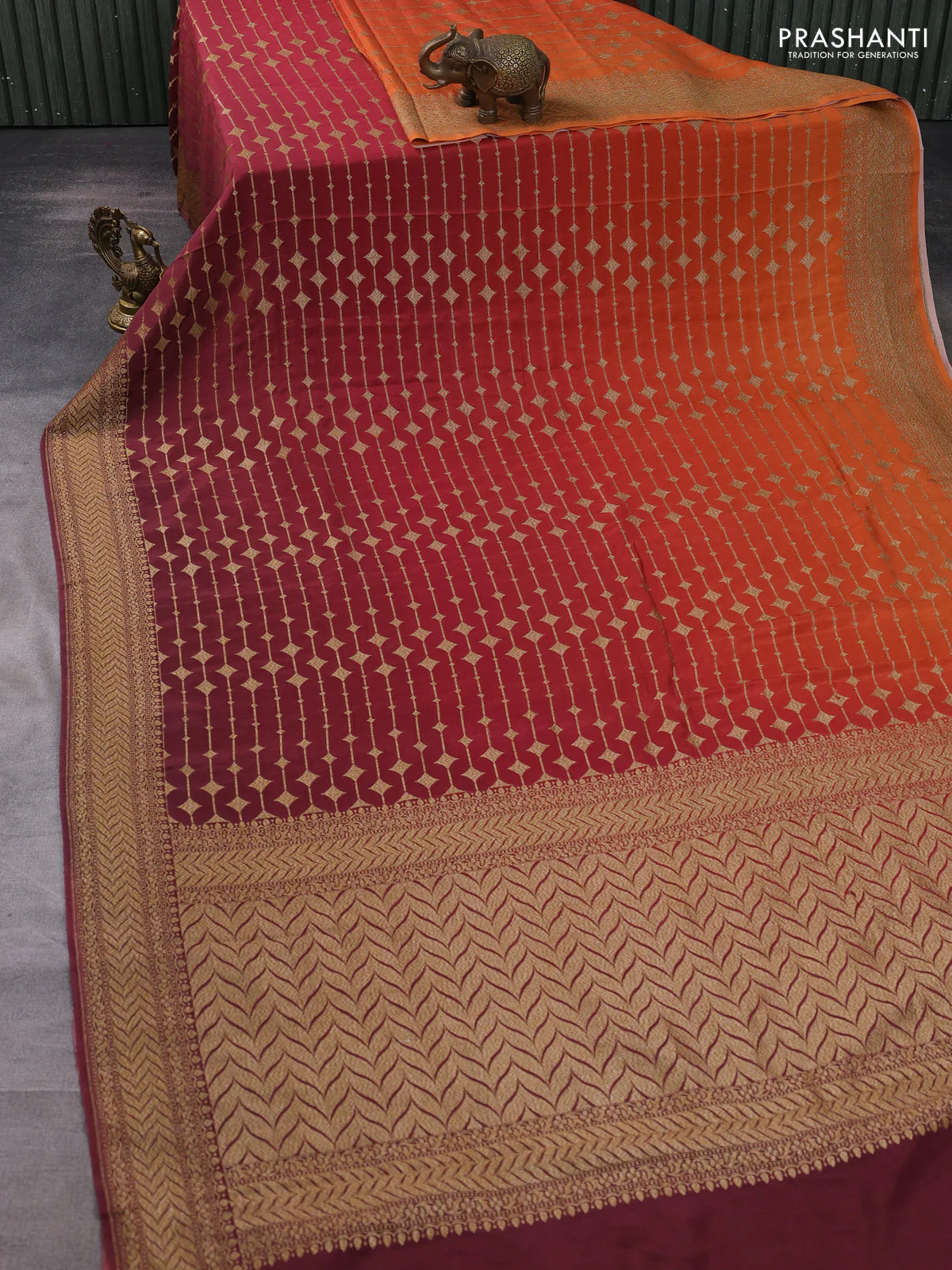 Banarasi crepe saree pastel maroon and orange with allover thread & zari geometric weaves and woven border - Image 2