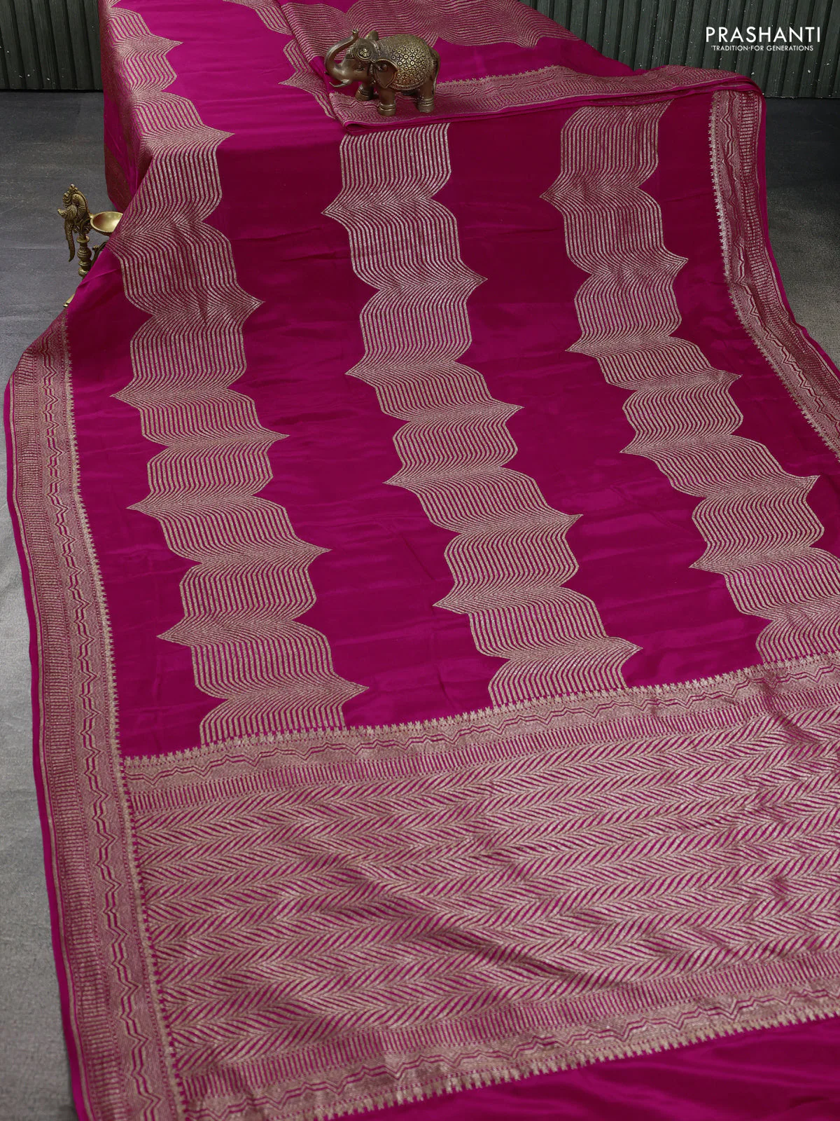 Banarasi crepe saree pink with allover geometric weaves and woven border - Image 2