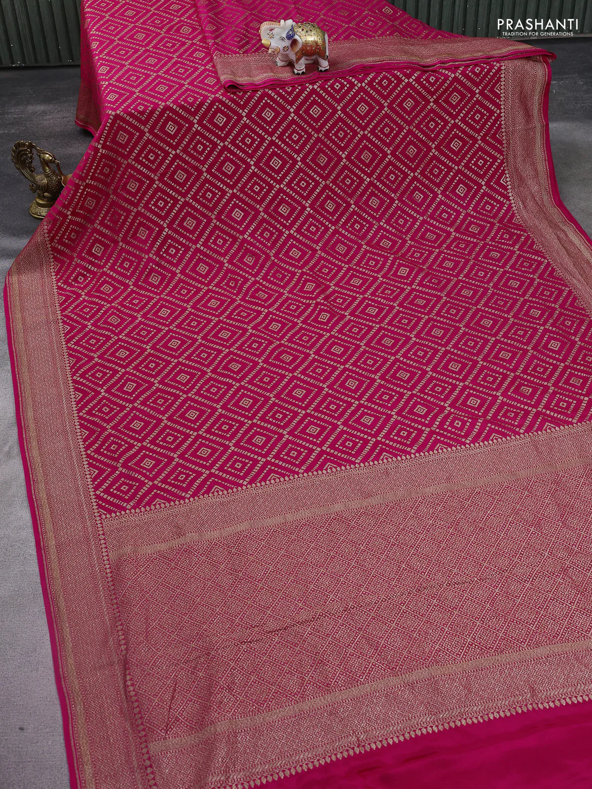 Banarasi crepe saree pink with allover geometric weaves and woven border - Image 2