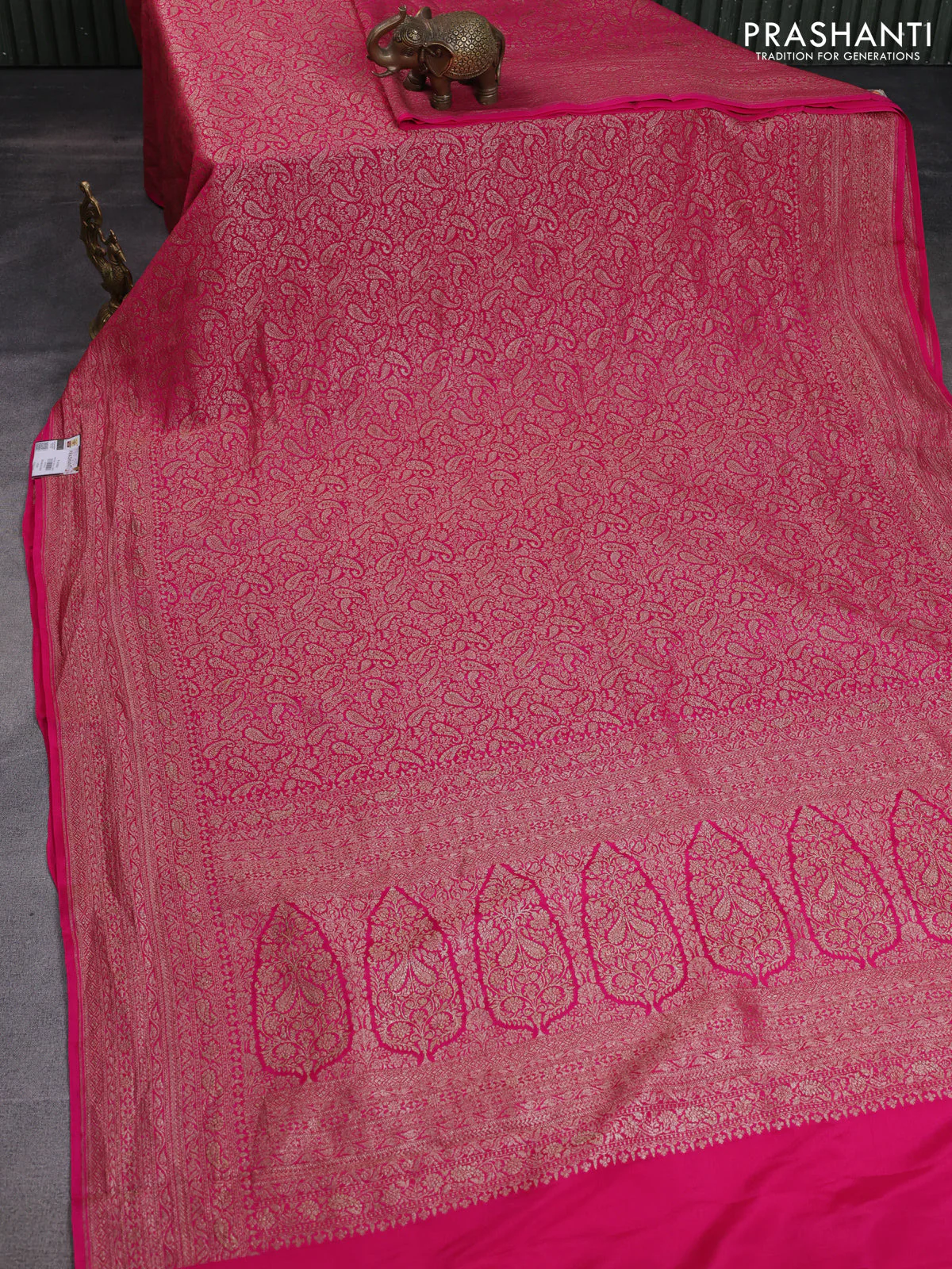 Banarasi crepe saree pink with allover thread & zari woven brocade weaves and woven border - Image 2