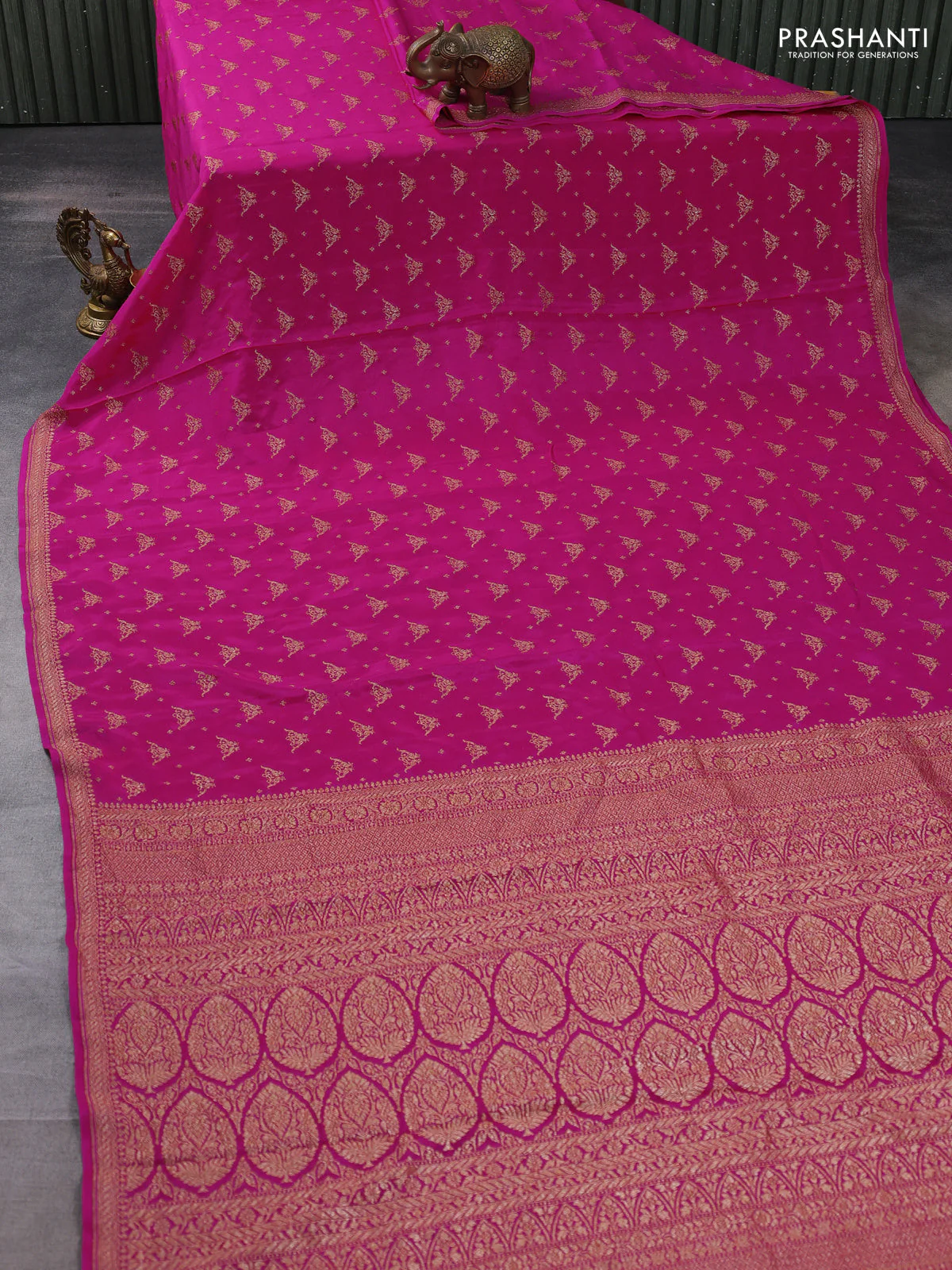 Banarasi crepe saree pink with allover thread & zari woven buttas and woven border - Image 2
