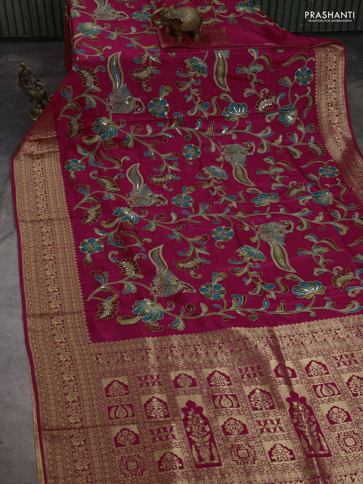 Banarasi crepe saree pink with kalamkari prints & sequin embroidery work and zari woven border - Image 2