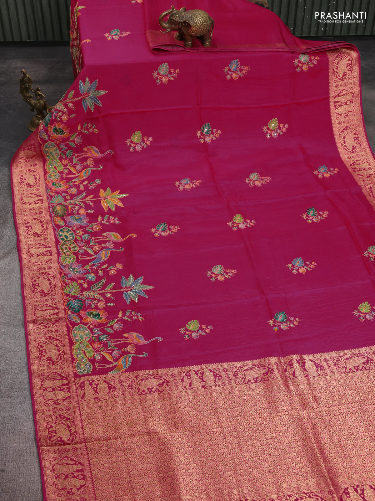 Banarasi crepe saree pink with prints & embroidery work and zari woven border - Image 2