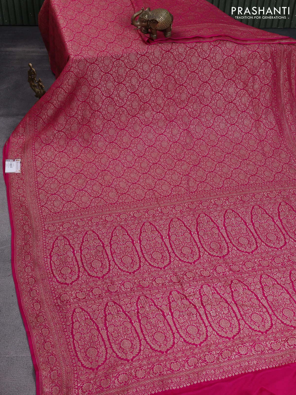 Banarasi crepe saree rani pink with allover thread & zari woven brocade weaves and woven border - Image 2