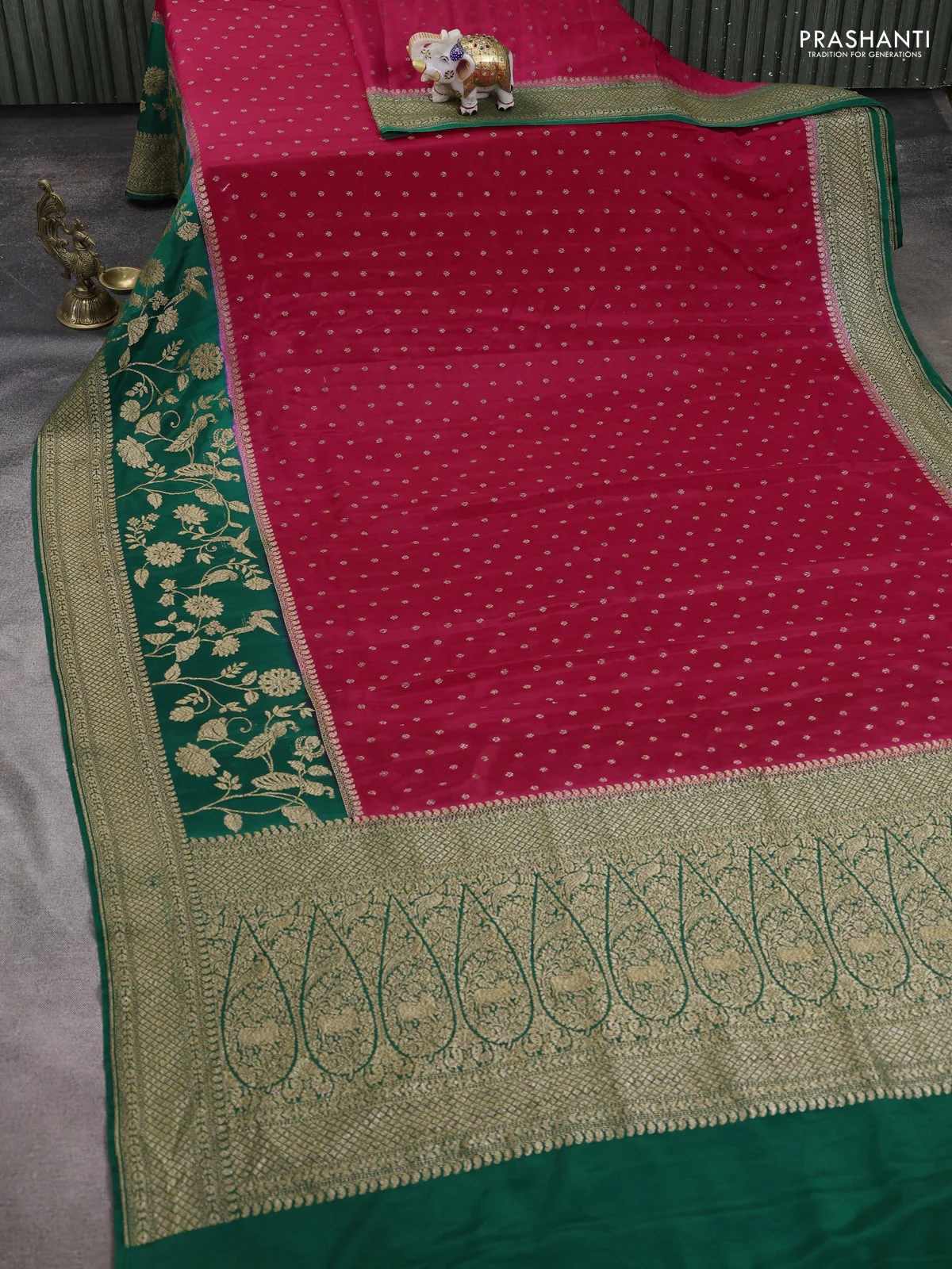 Banarasi crepe saree red and green with thread & zari woven buttas and long woven border - Image 2