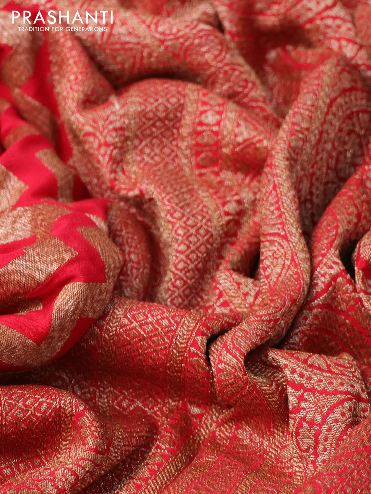 Banarasi crepe saree red and pink with allover geometric zari weaves and woven border - Image 2