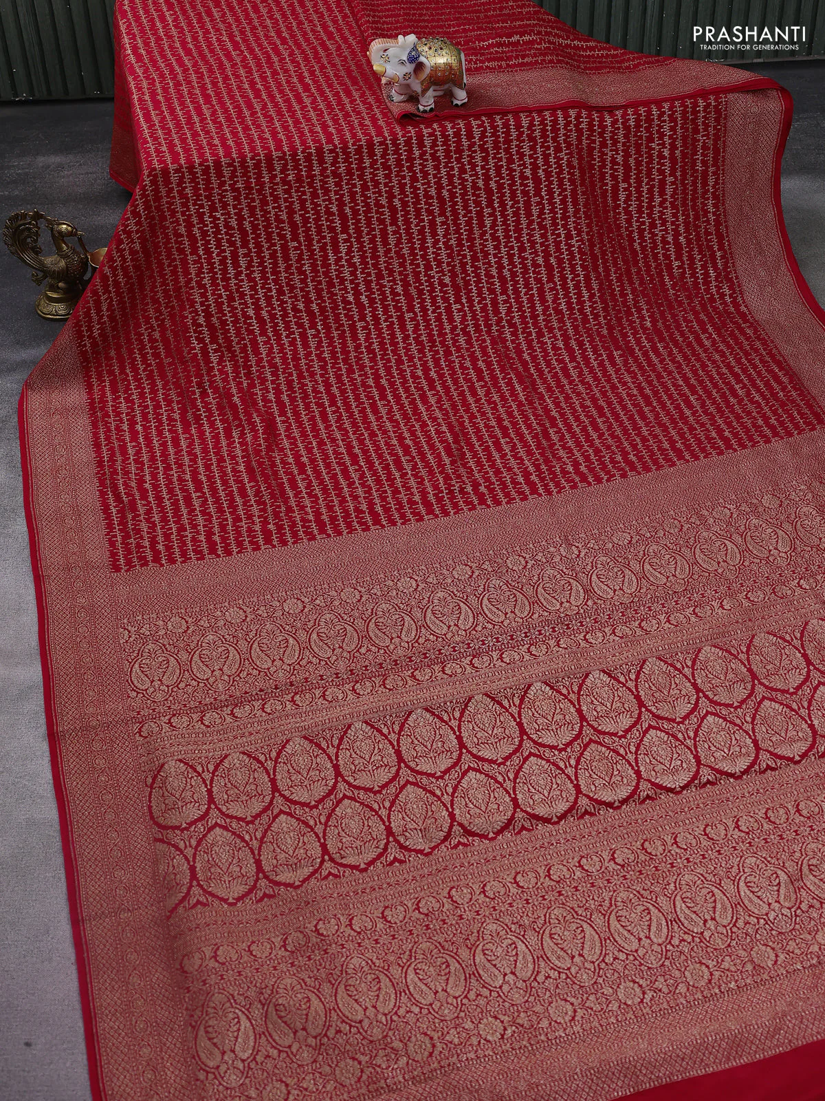 Banarasi crepe saree red with allover geometric weaves and woven border - Image 2