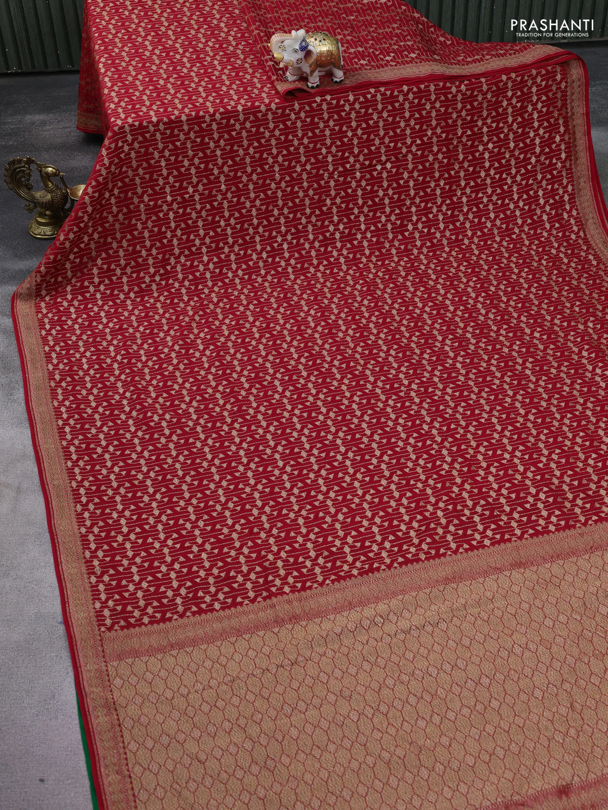 Banarasi crepe saree red with allover geometric weaves and woven border - Image 2