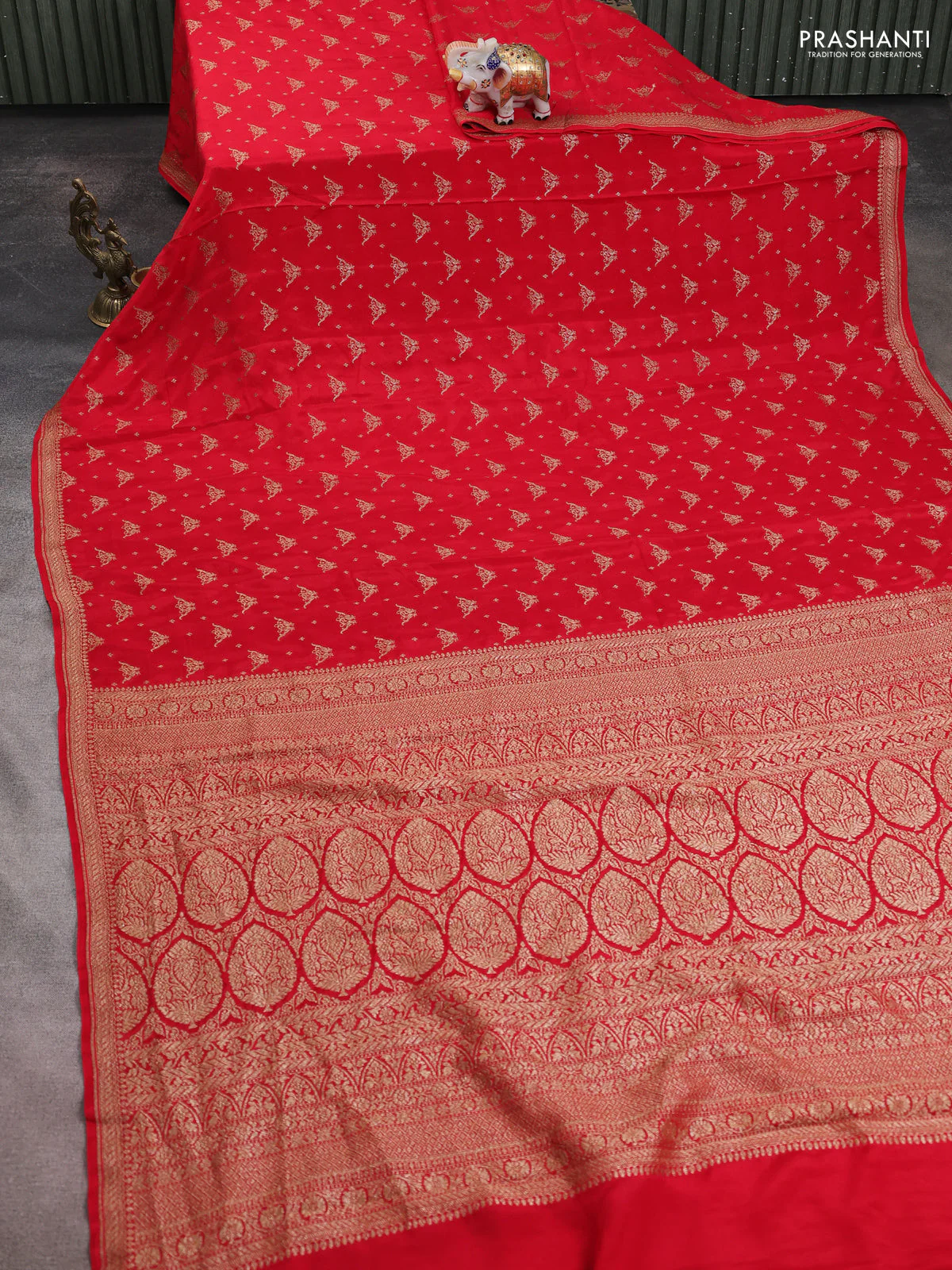 Banarasi crepe saree red with allover thread & zari woven buttas and woven border - Image 2