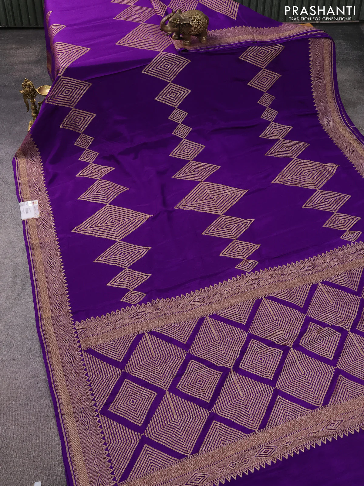 Banarasi crepe saree violet with allover thread & zari geometric weaves and woven border - Image 2