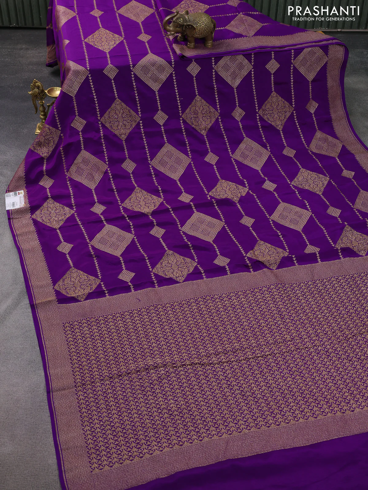 Banarasi crepe saree violet with allover thread & zari weaves and woven border - Image 2