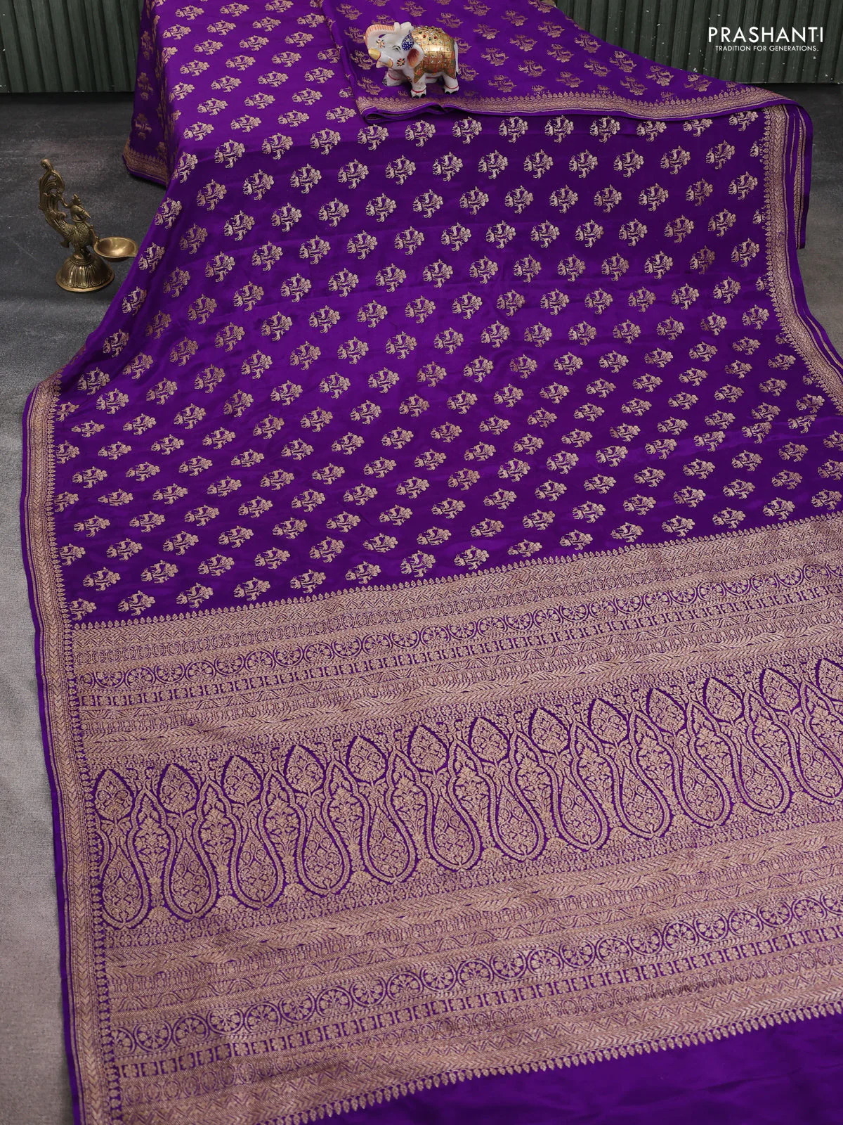Banarasi crepe saree violet with allover thread & zari woven buttas and woven border - Image 2