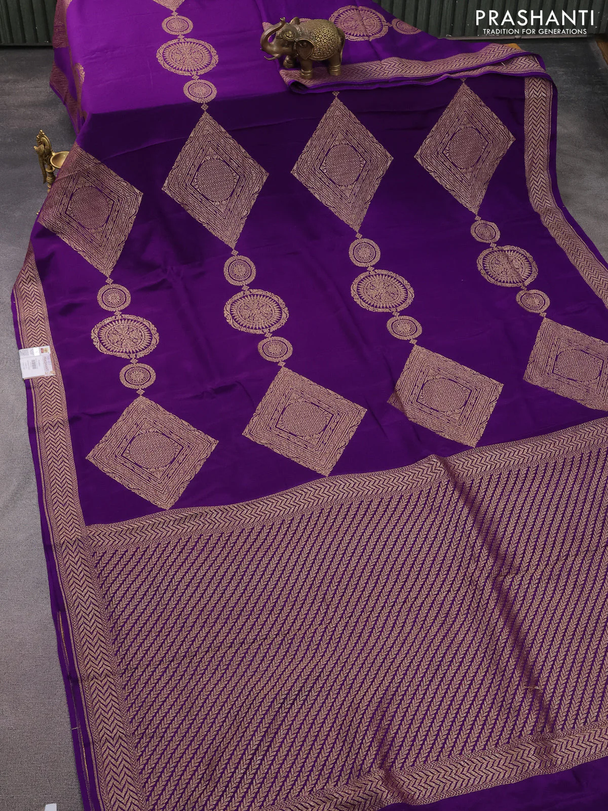 Banarasi crepe saree violet with thread & zari woven buttas and woven border - Image 2