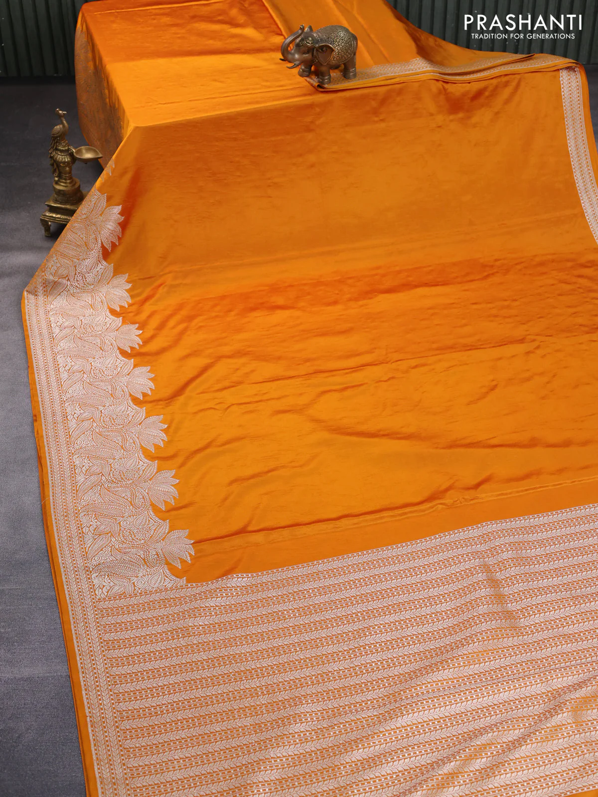 Banarasi crush crepe saree mustard yellow with plain body and zari woven border - Image 2