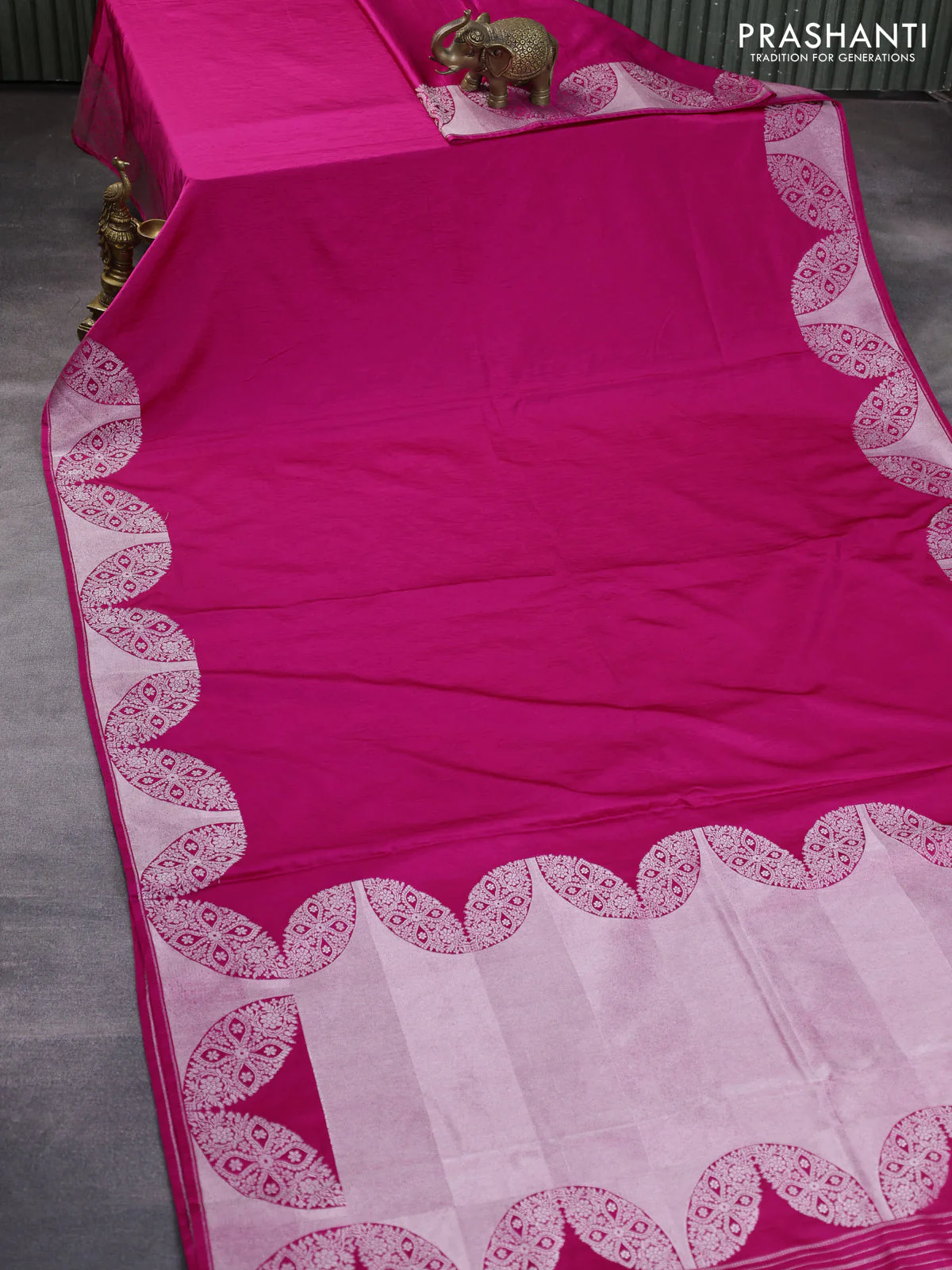 Banarasi crush crepe saree pink with plain body and zari woven border - Image 2