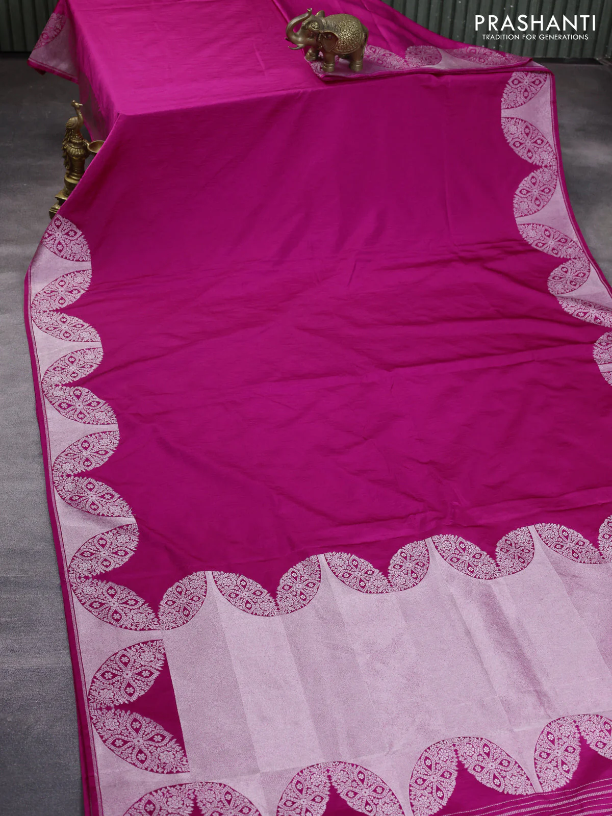 Banarasi crush crepe saree pink with plain body and zari woven border - Image 2