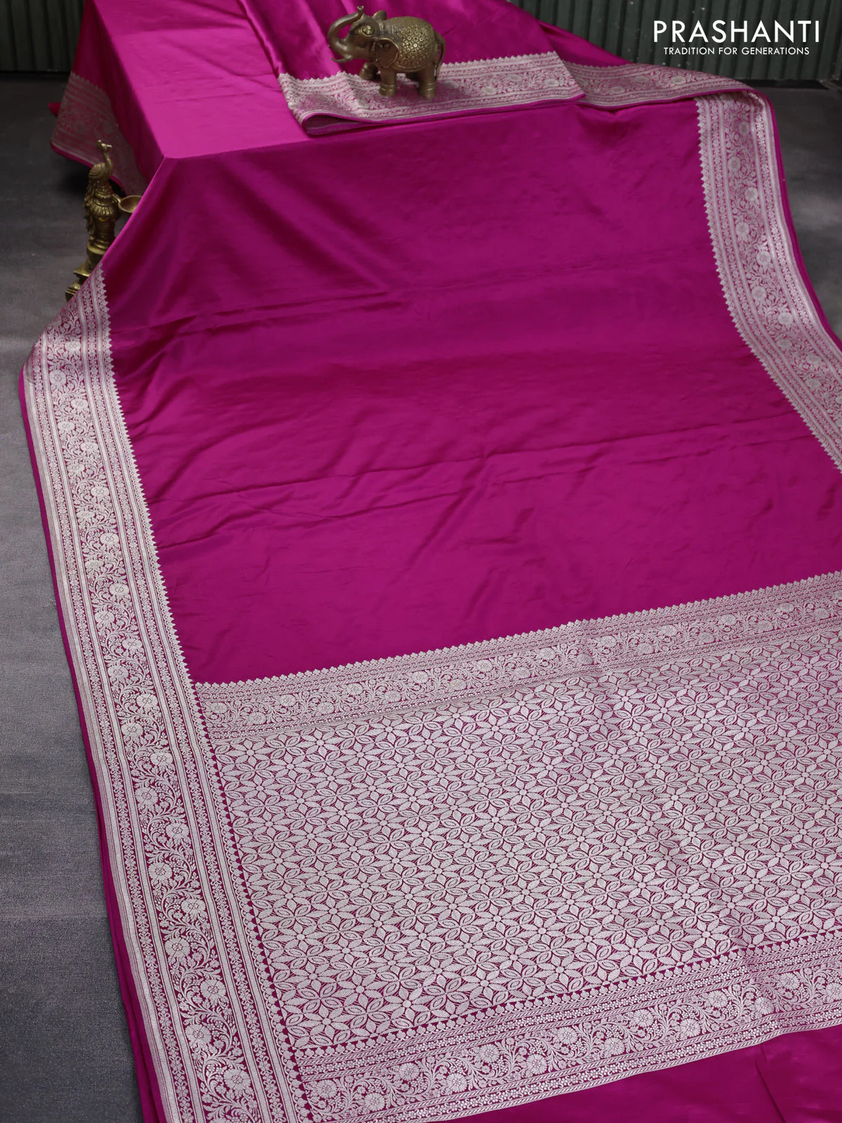 Banarasi crush crepe saree pink with plain body and zari woven border - Image 2