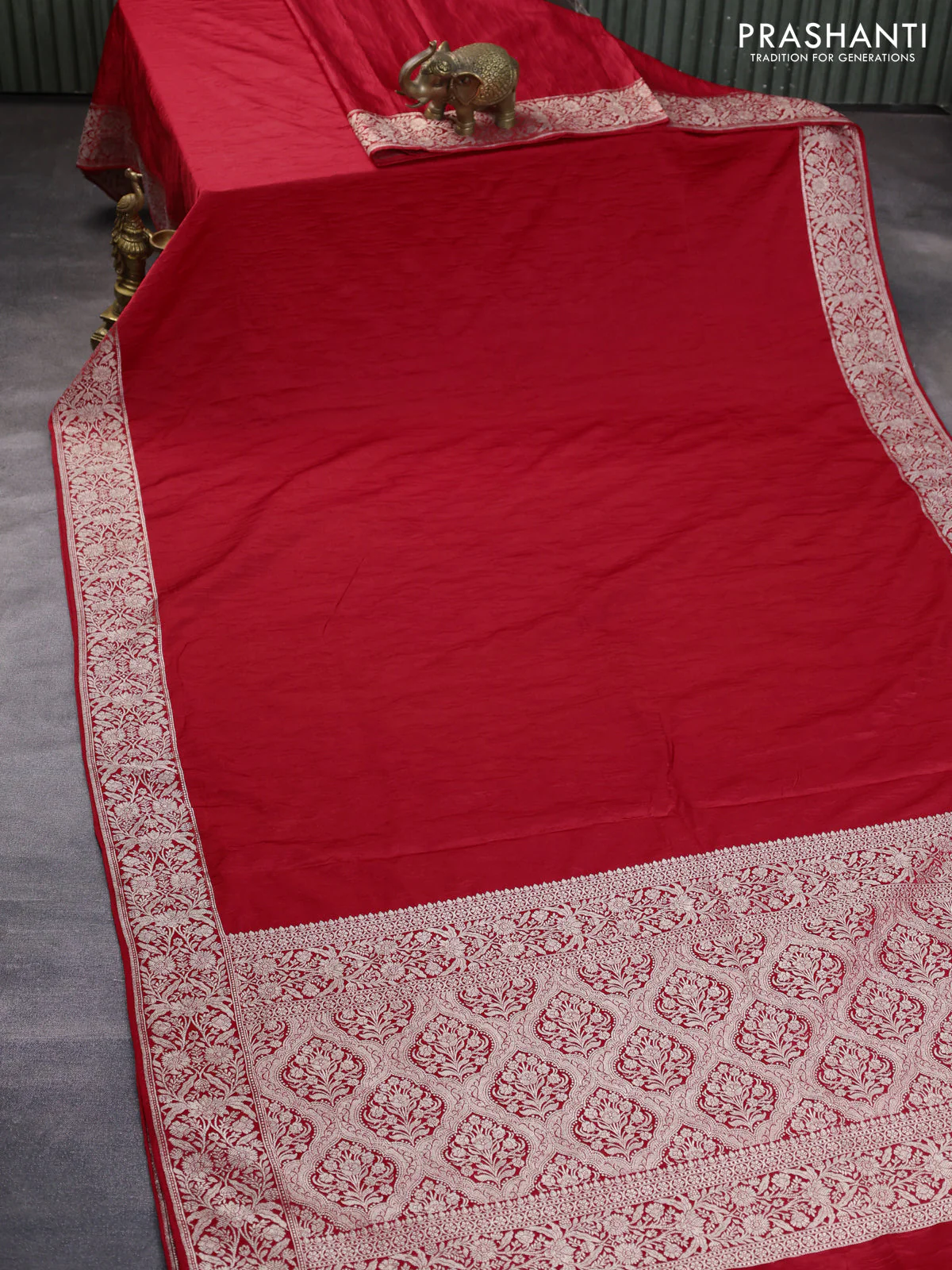 Banarasi crush crepe saree red with plain body and zari woven floral border - Image 2