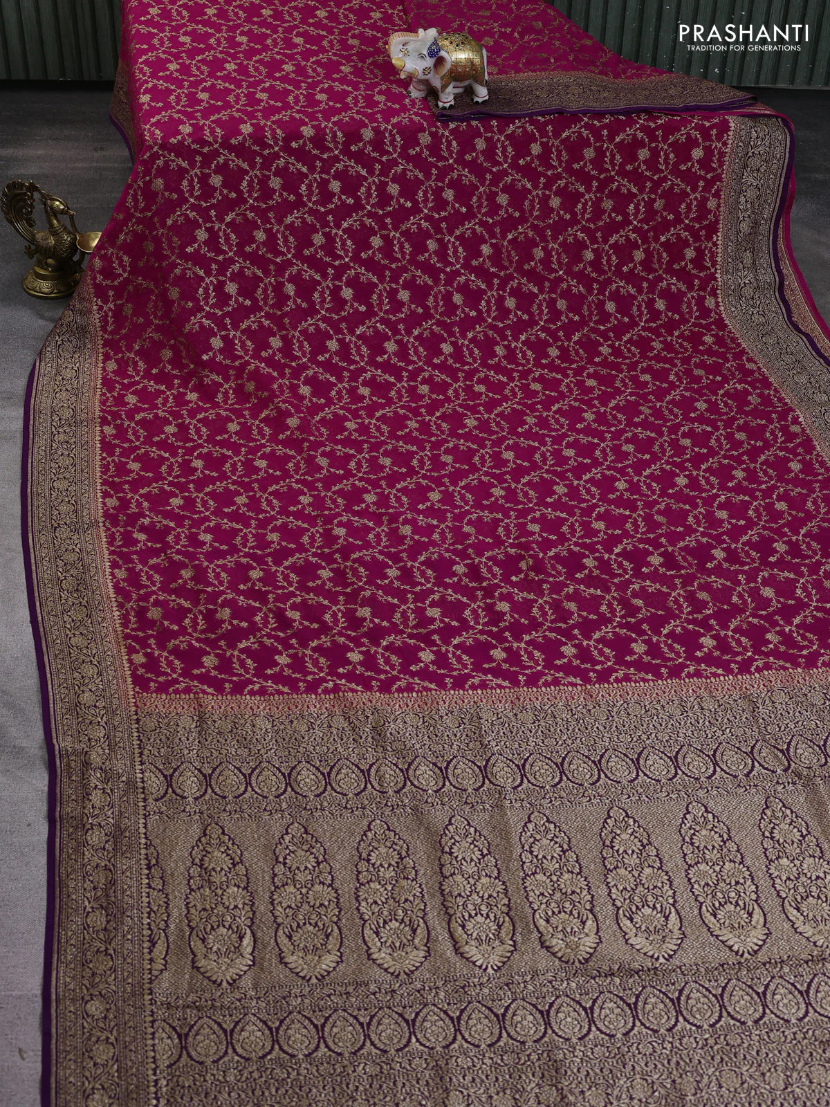 Banarasi georgette saree magenta pink and purple with allover thread & zari weaves and woven border - Image 2
