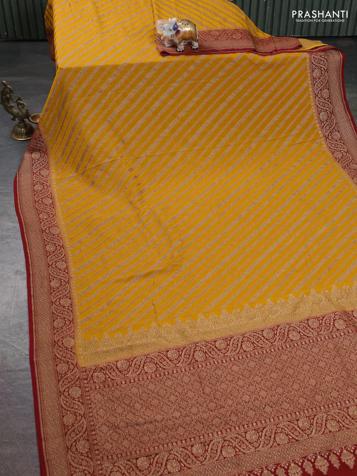 Banarasi georgette saree mustard yellow and maroon with allover thread & zari woven leheriya pattern and woven border - Image 2