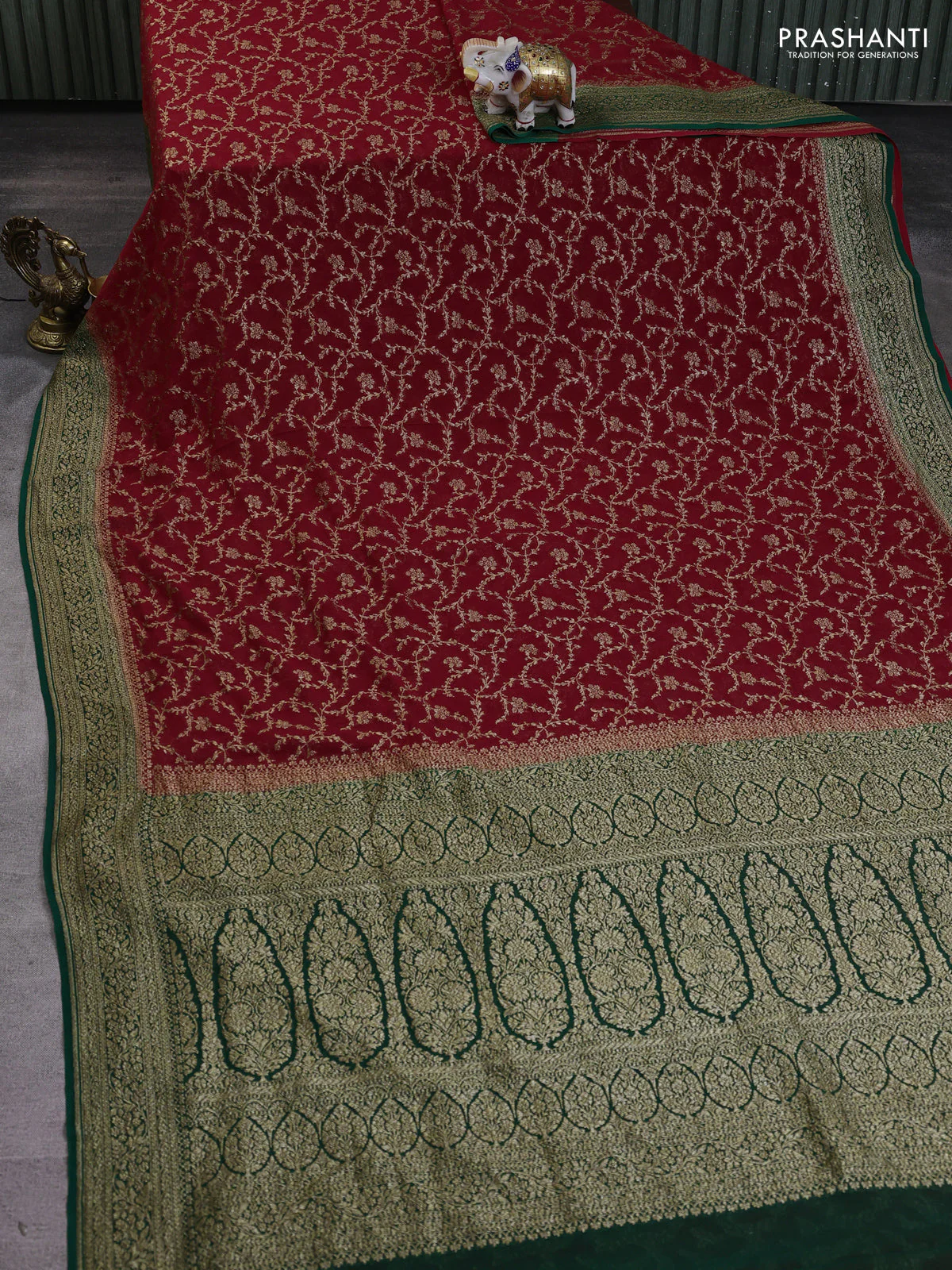 Banarasi georgette saree red and green with allover thread & zari weaves and woven border - Image 2