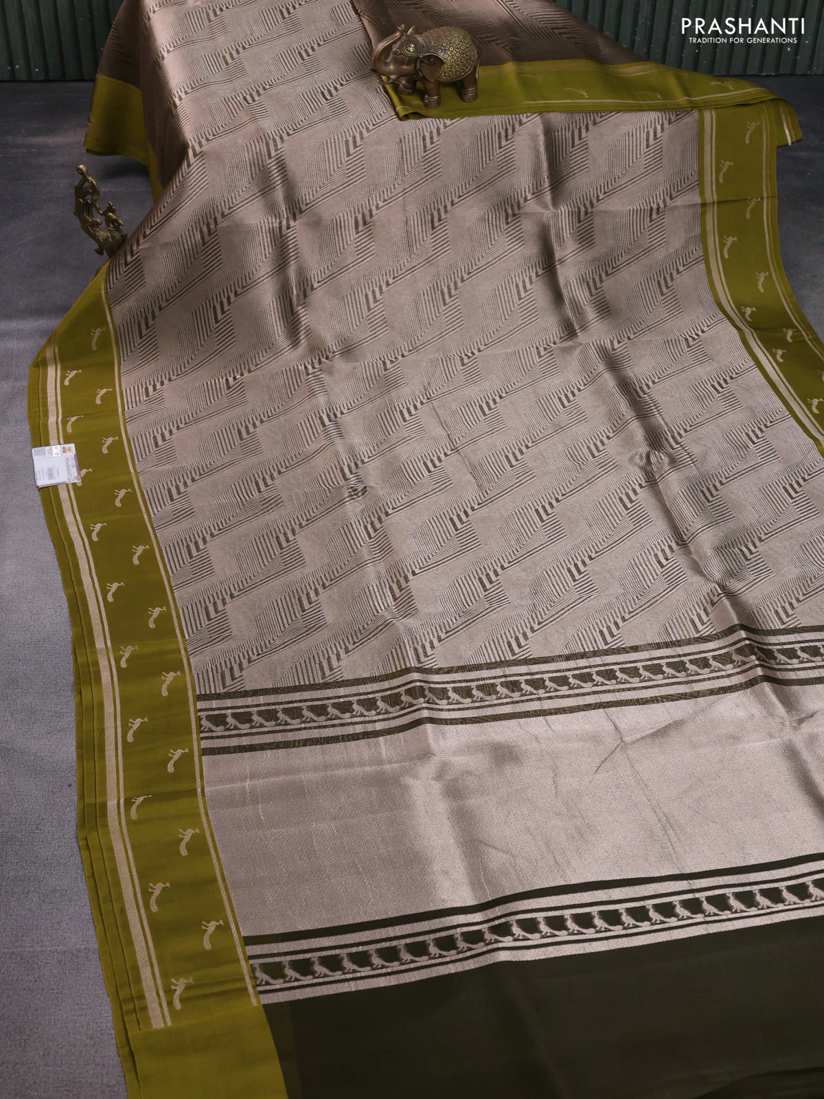 Banarasi katan silk saree mehendi green with allover zari woven brocade weaves and zari woven butta border - Image 2