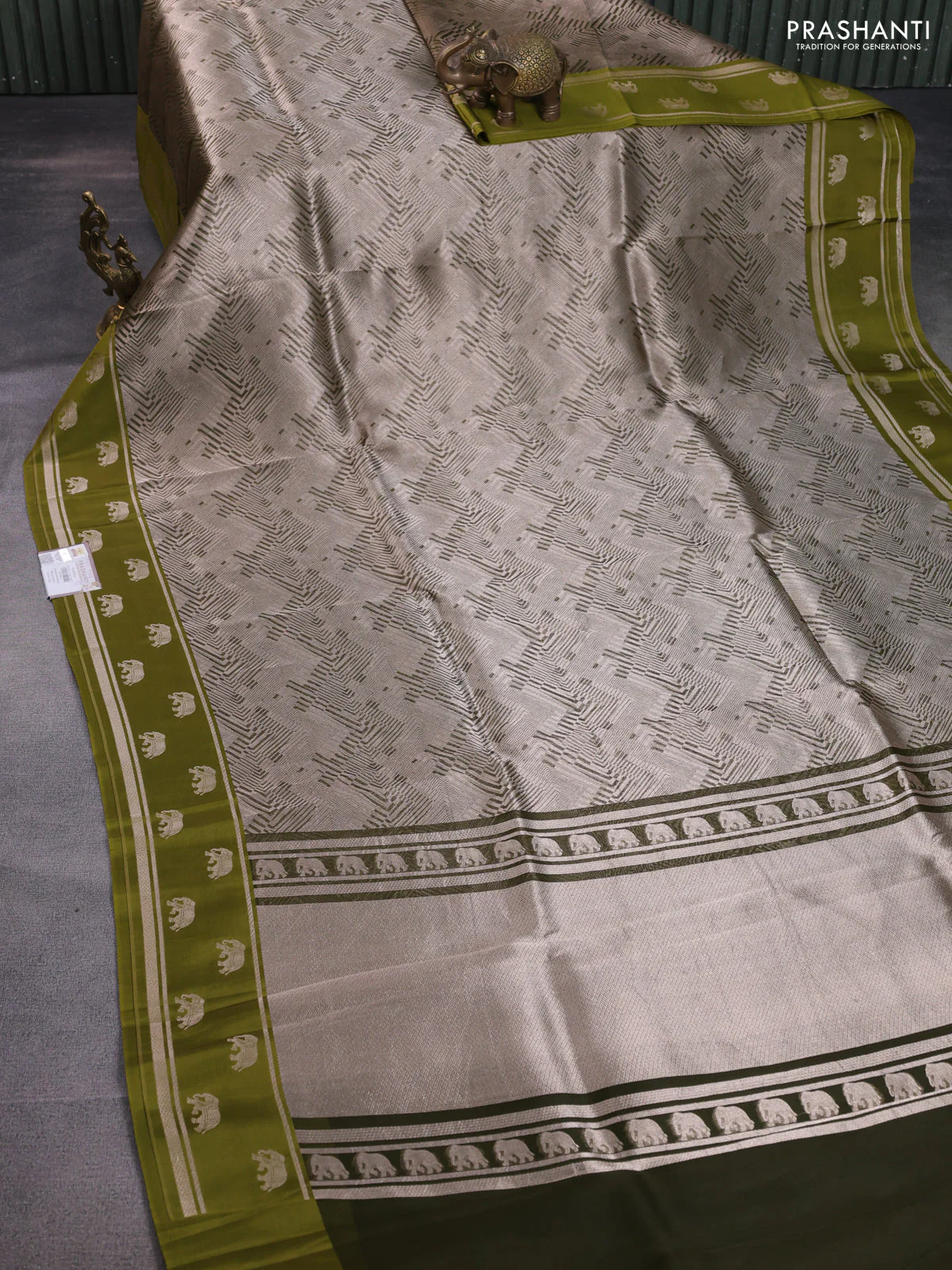 Banarasi katan silk saree mehendi green with allover zari woven brocade weaves and zari woven butta border - Image 2