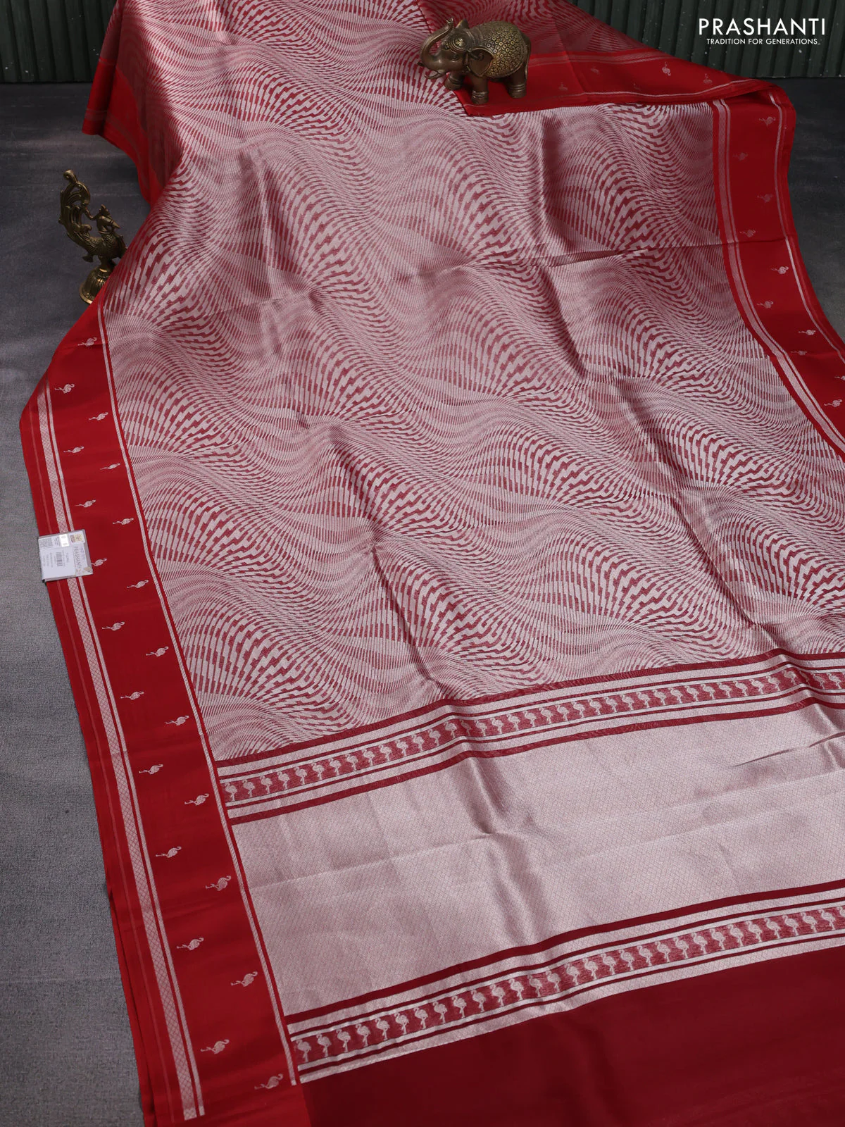 Banarasi katan silk saree red with allover zari woven brocade weaves and zari woven butta border - Image 2