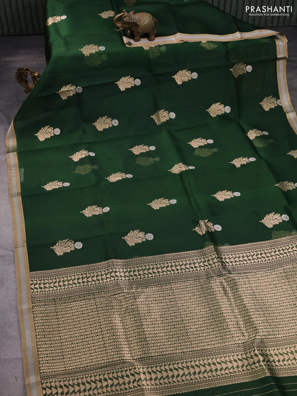 Banarasi organza silk saree bottle green with allover floral zari woven buttas and zari woven border - Image 2