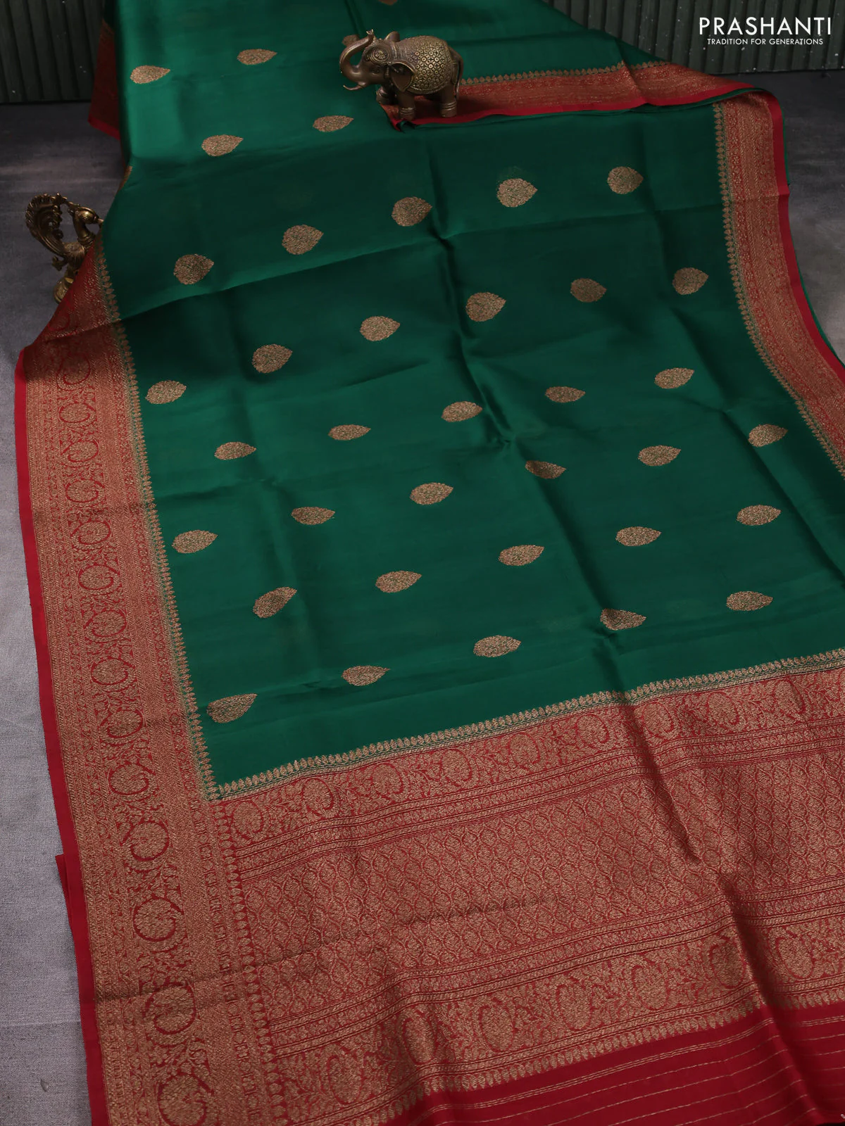 Banarasi organza silk saree green and maroon with allover thread & zari woven buttas and thread & zari woven border - Image 2