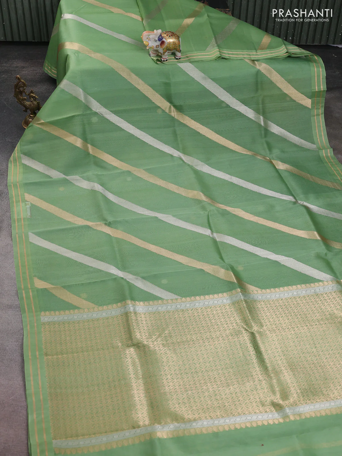 Banarasi organza silk saree green shade with allover silver & gold zari weaves and zari woven border - Image 2