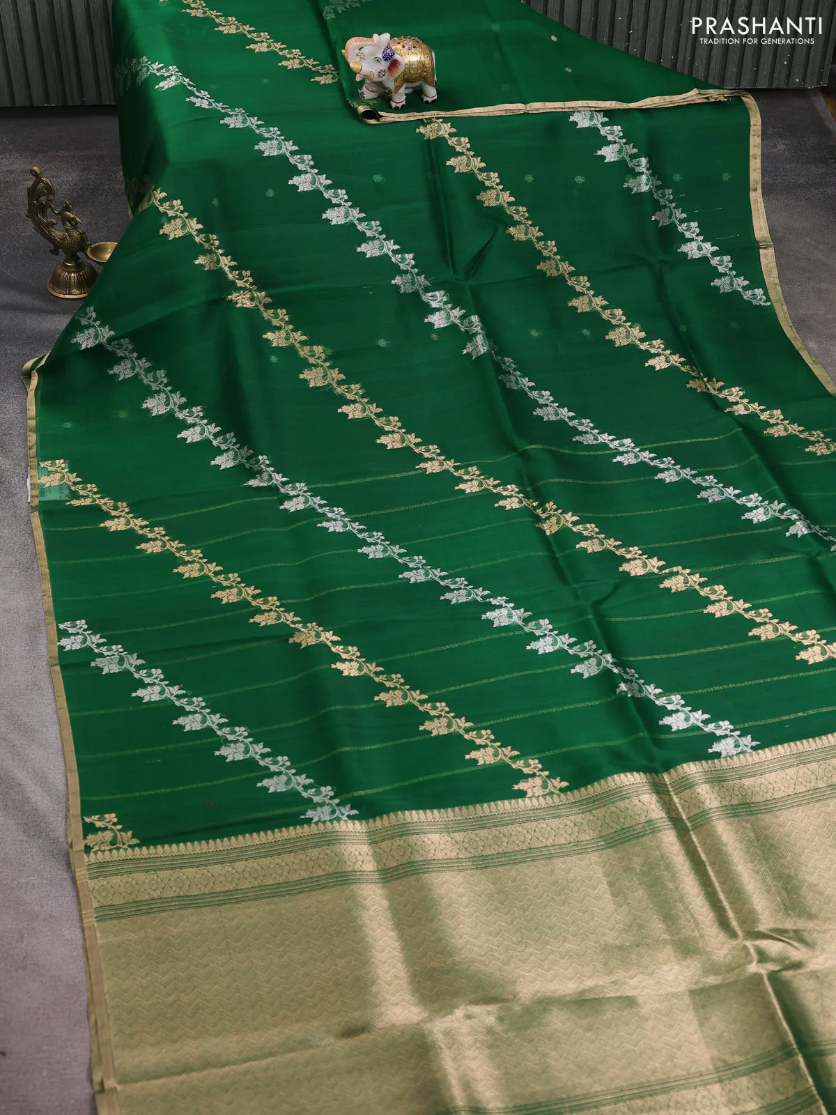Banarasi organza silk saree green with allover silver & gold zari weaves and zari woven border - Image 2