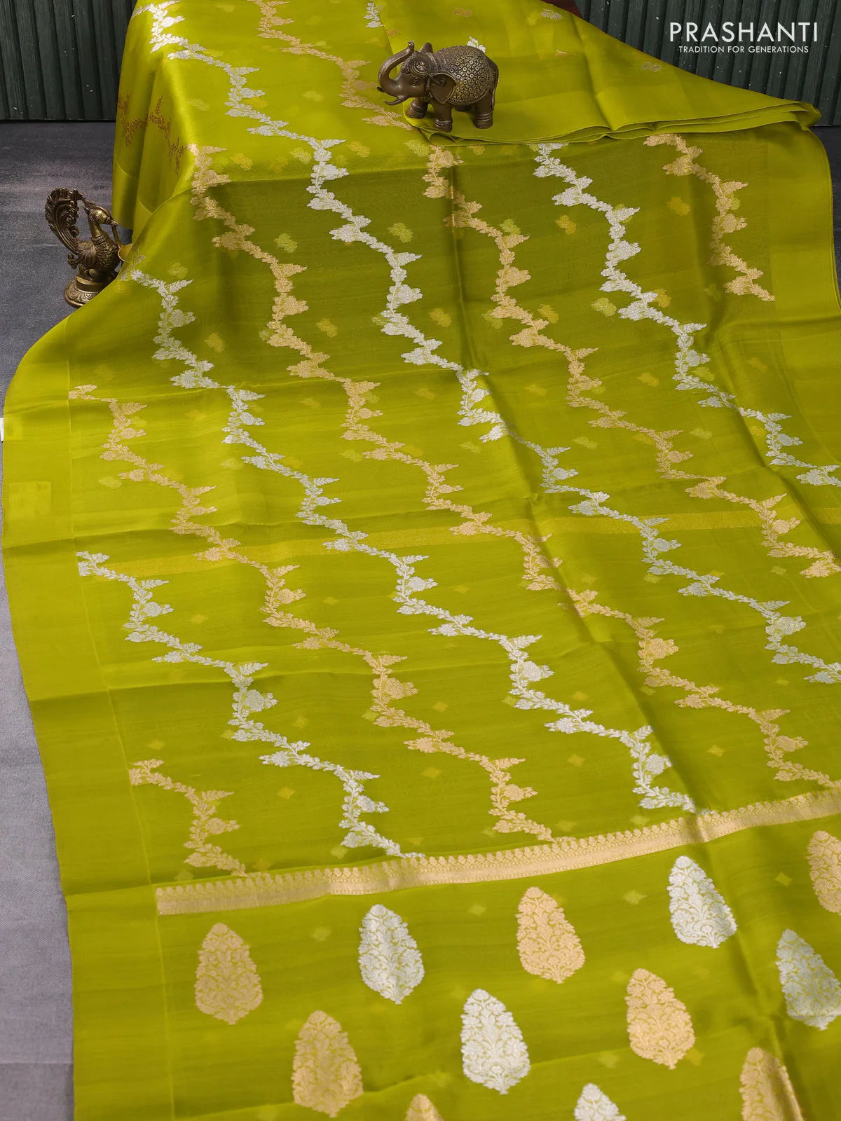 Banarasi organza silk saree light green with allover silver & gold zari weaves and simple border - Image 2