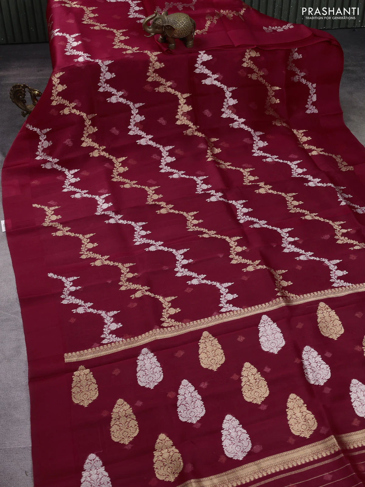 Banarasi organza silk saree maroon with allover silver & gold zari weaves and simple border - Image 2