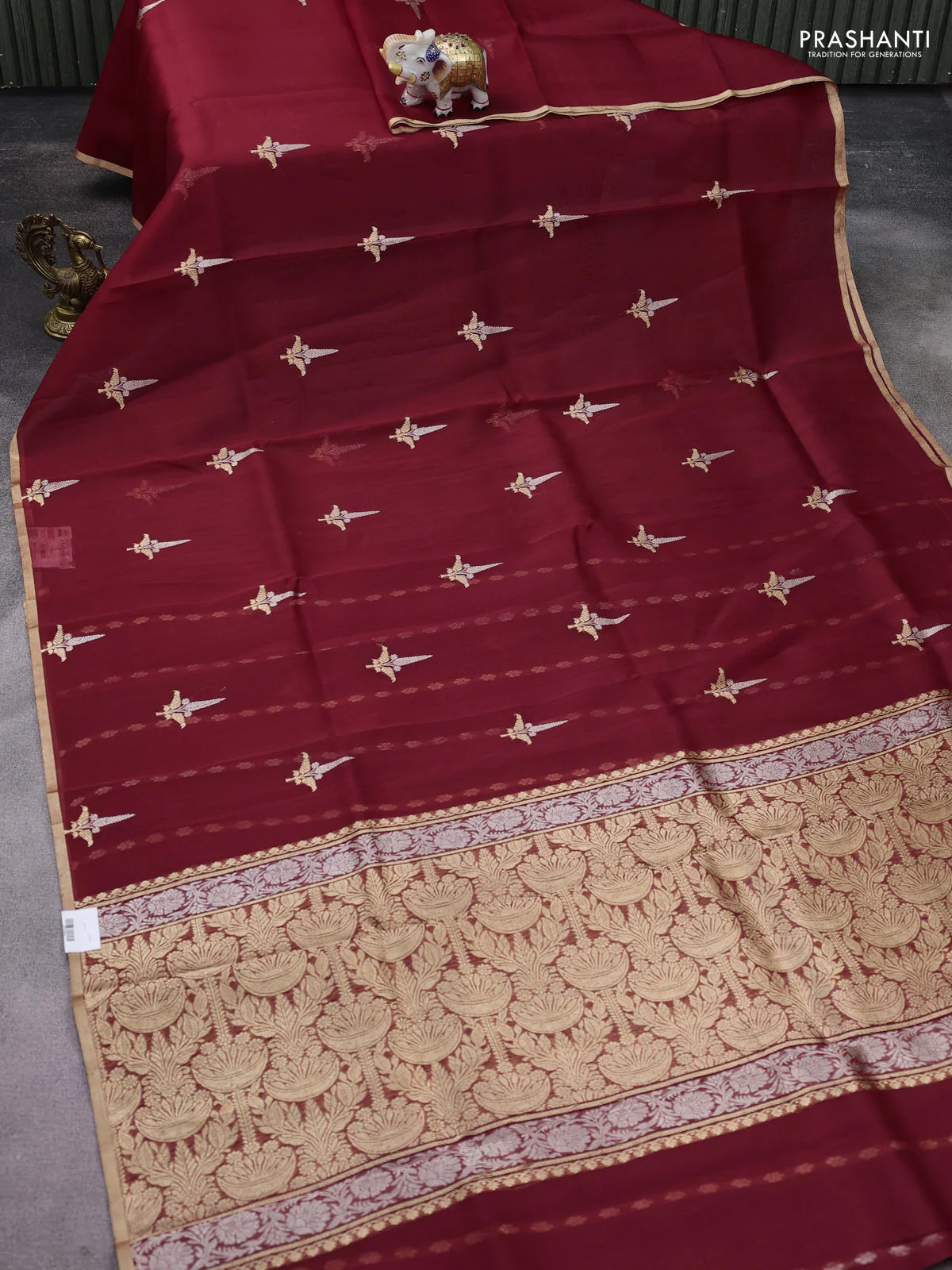 Banarasi organza silk saree maroon with zari woven buttas and zari woven piping border - Image 2