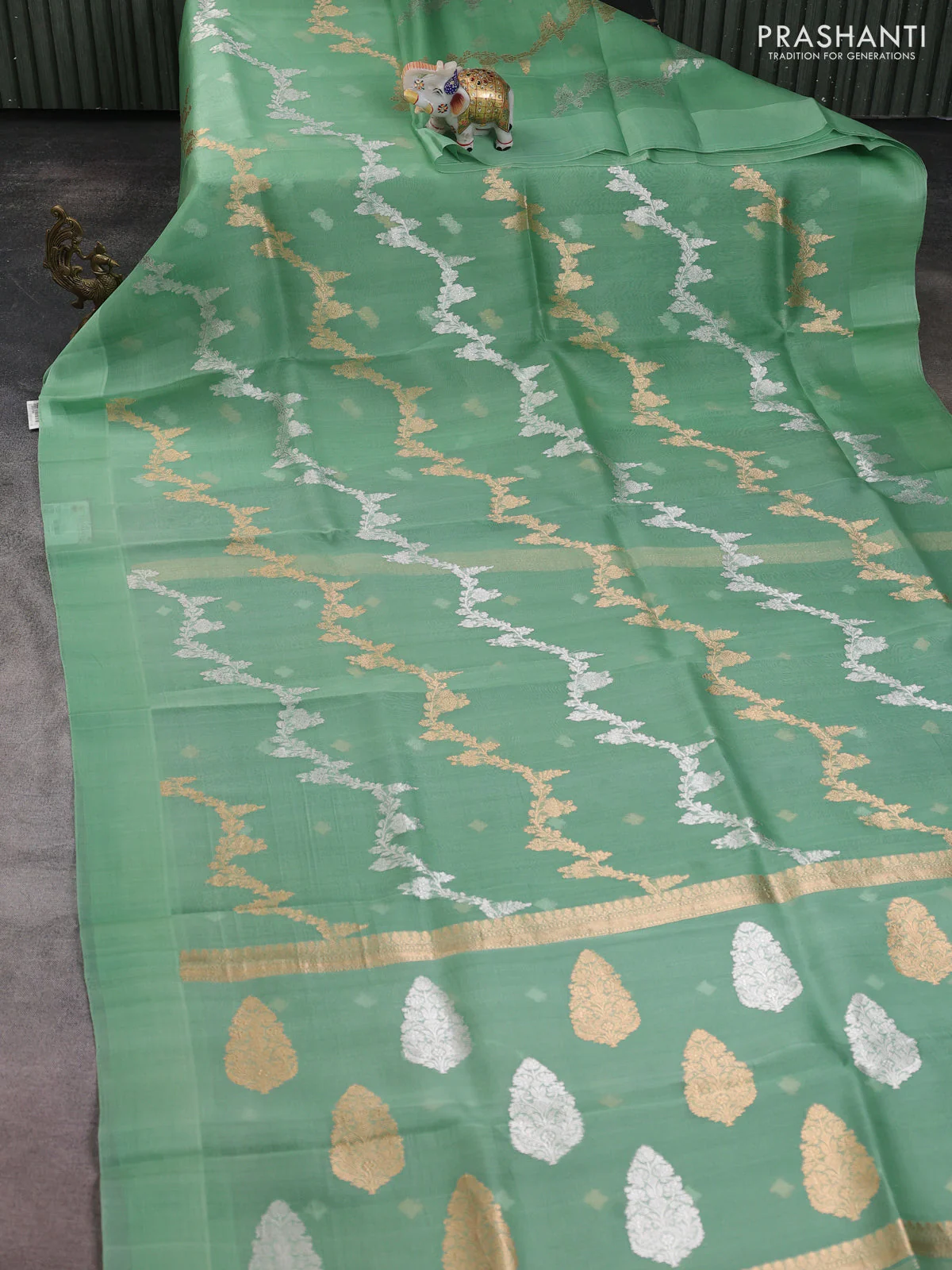 Banarasi organza silk saree pastel green with allover silver & gold zari weaves and simple border - Image 2