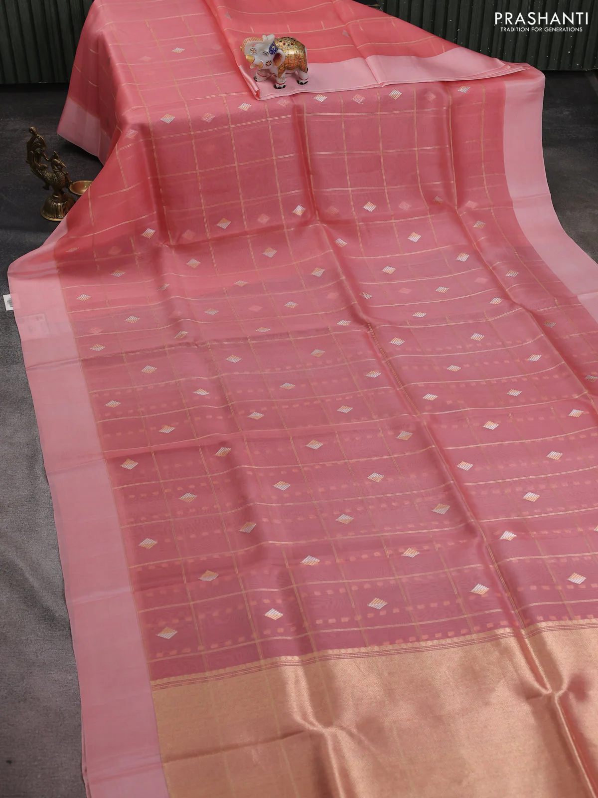 Banarasi organza silk saree pastel pink with allover zari checks & buttas and simple border - Image 2