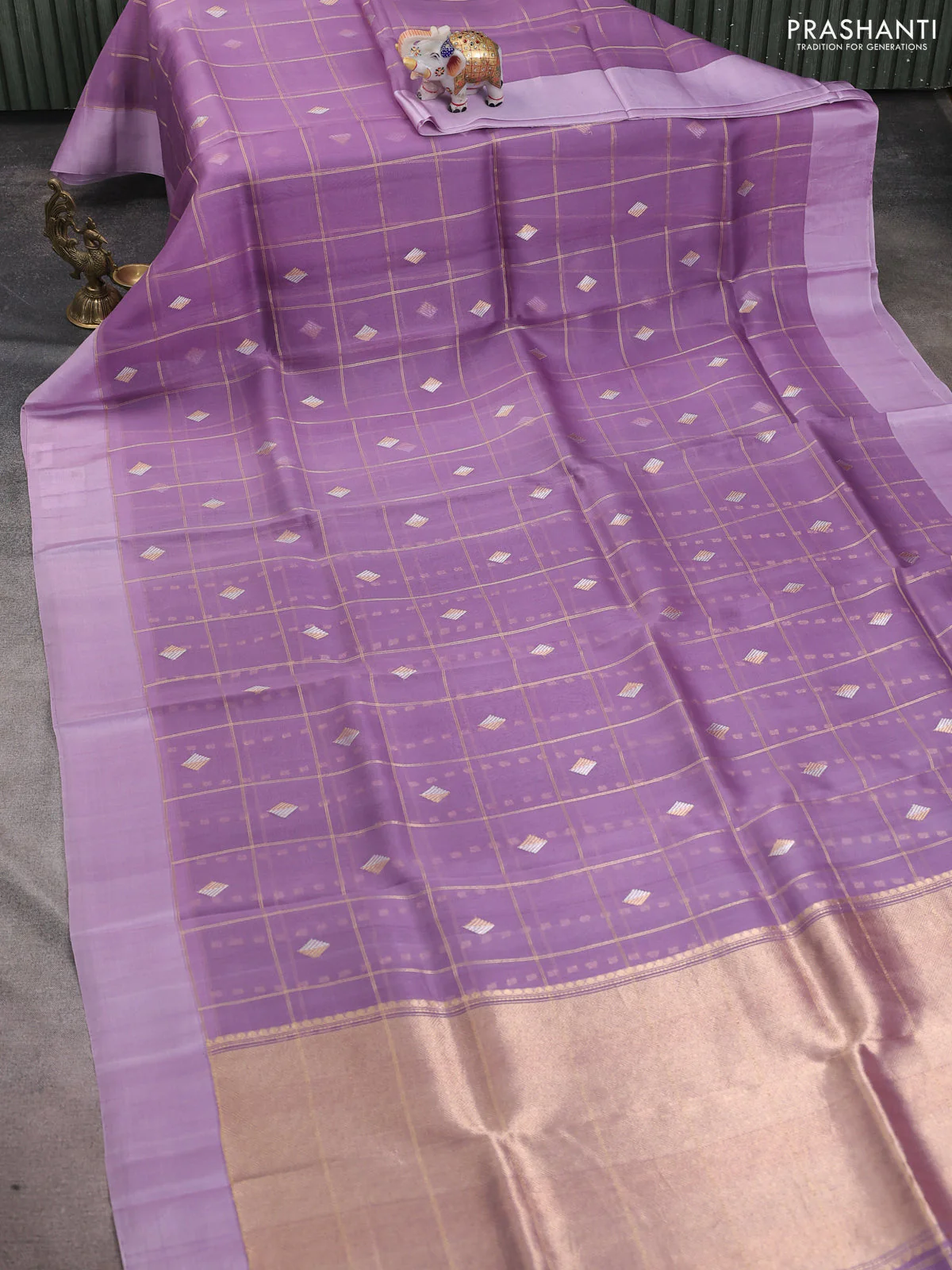 Banarasi organza silk saree pastel purple with allover zari checks & buttas and simple border - Image 2