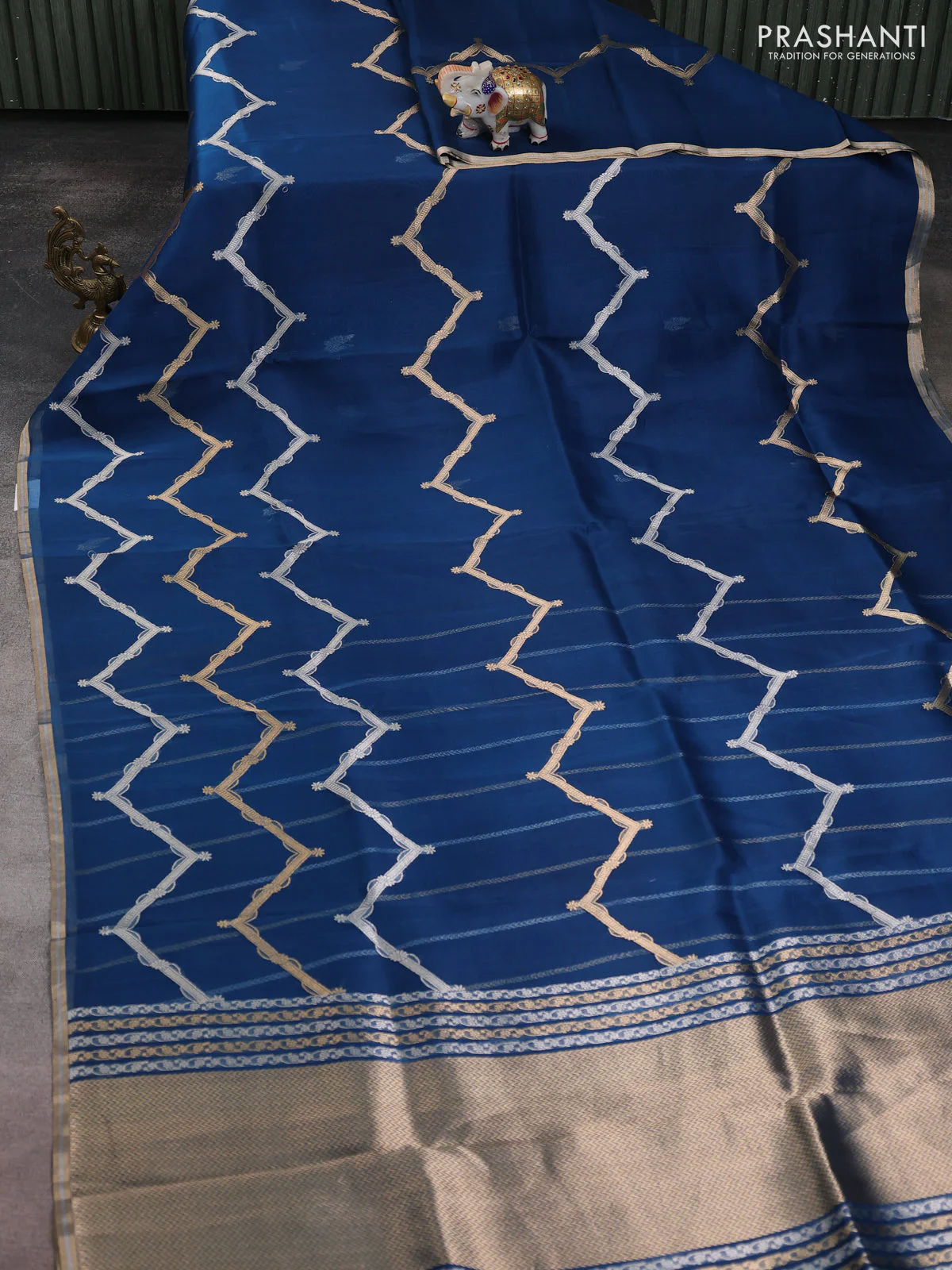 Banarasi organza silk saree peacock blue with allover silver & gold zig zag zari weaves and zari woven border - Image 2