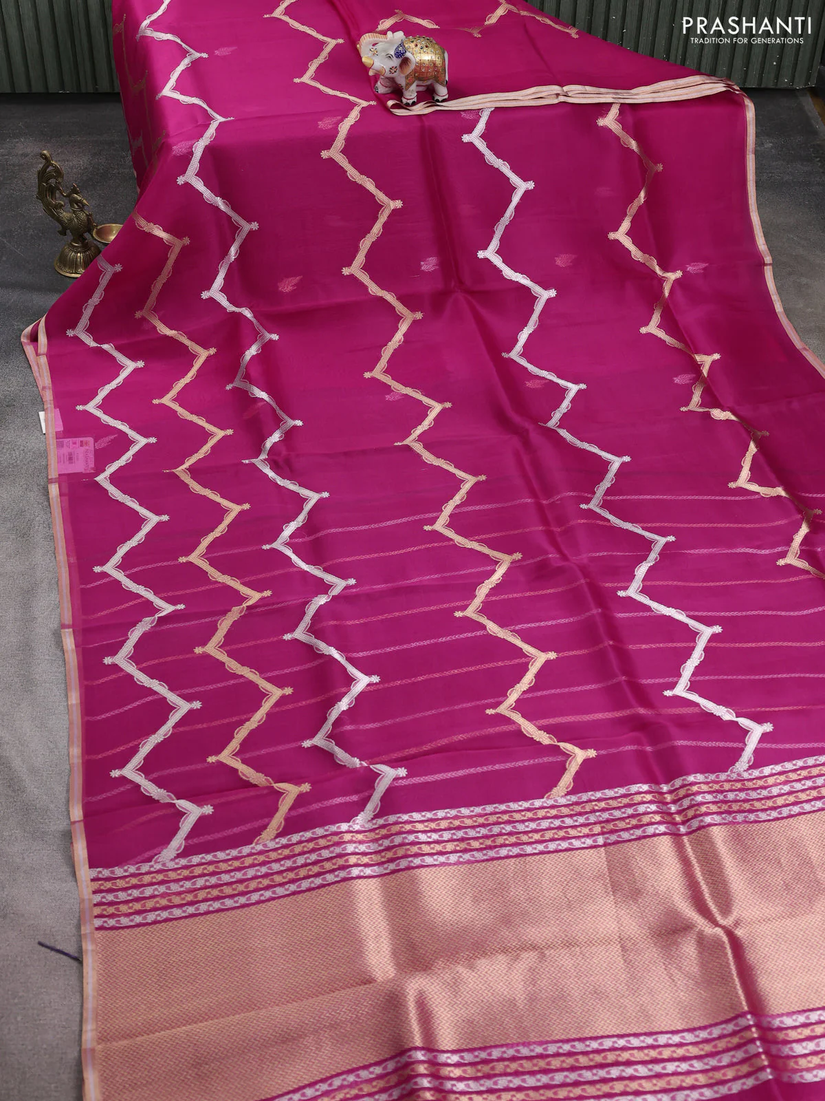 Banarasi organza silk saree pink with allover silver & gold zig zag zari weaves and zari woven border - Image 2