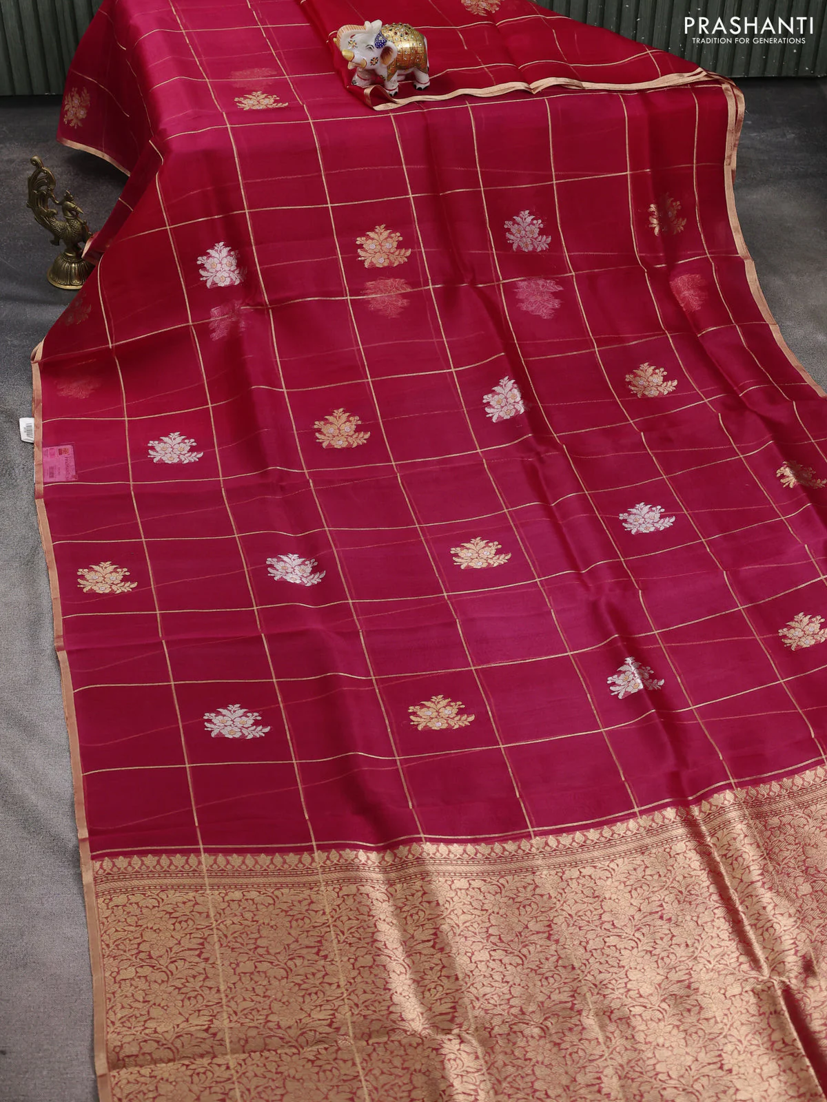 Banarasi organza silk saree pink with allover zari checks & buttas and zari woven border - Image 2