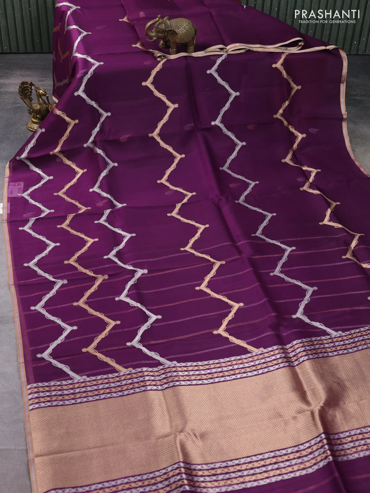 Banarasi organza silk saree purple with allover silver & gold zig zag zari weaves and zari woven border - Image 2