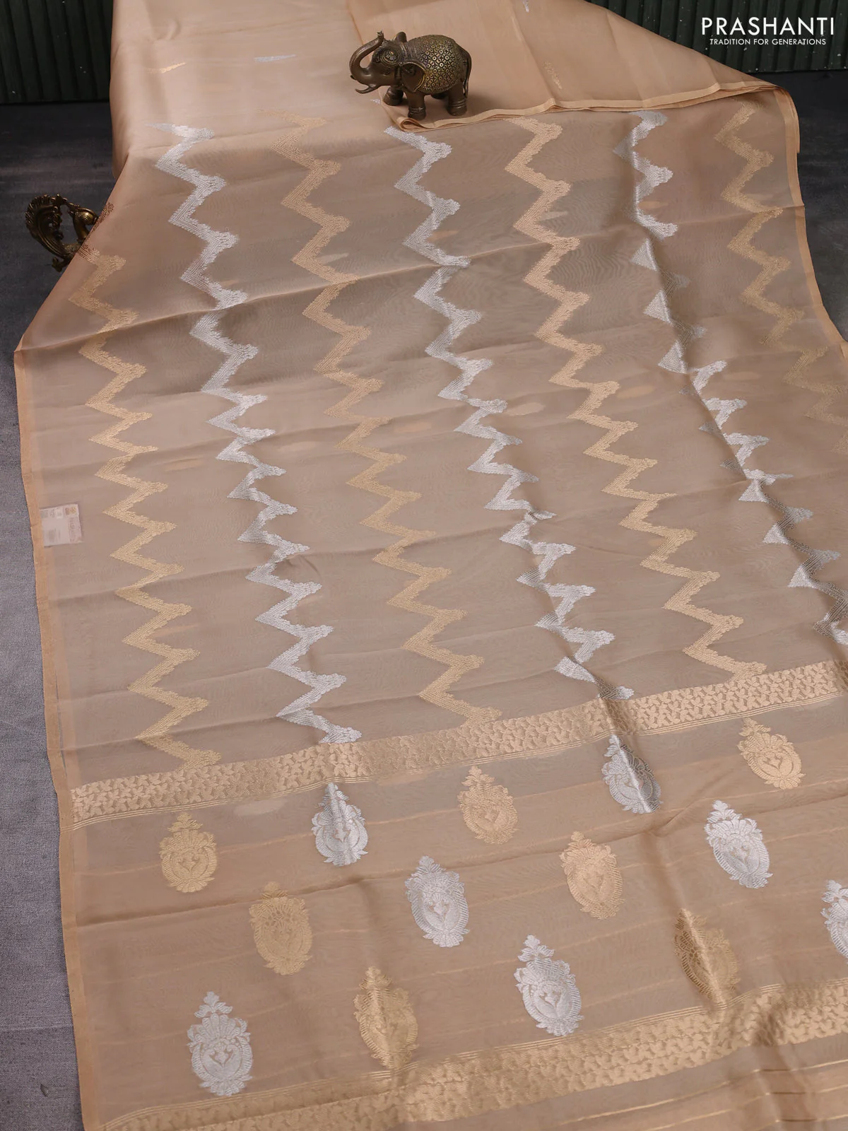 Banarasi organza silk saree sandal with allover zari zig zag pattern and zari woven border - Image 2