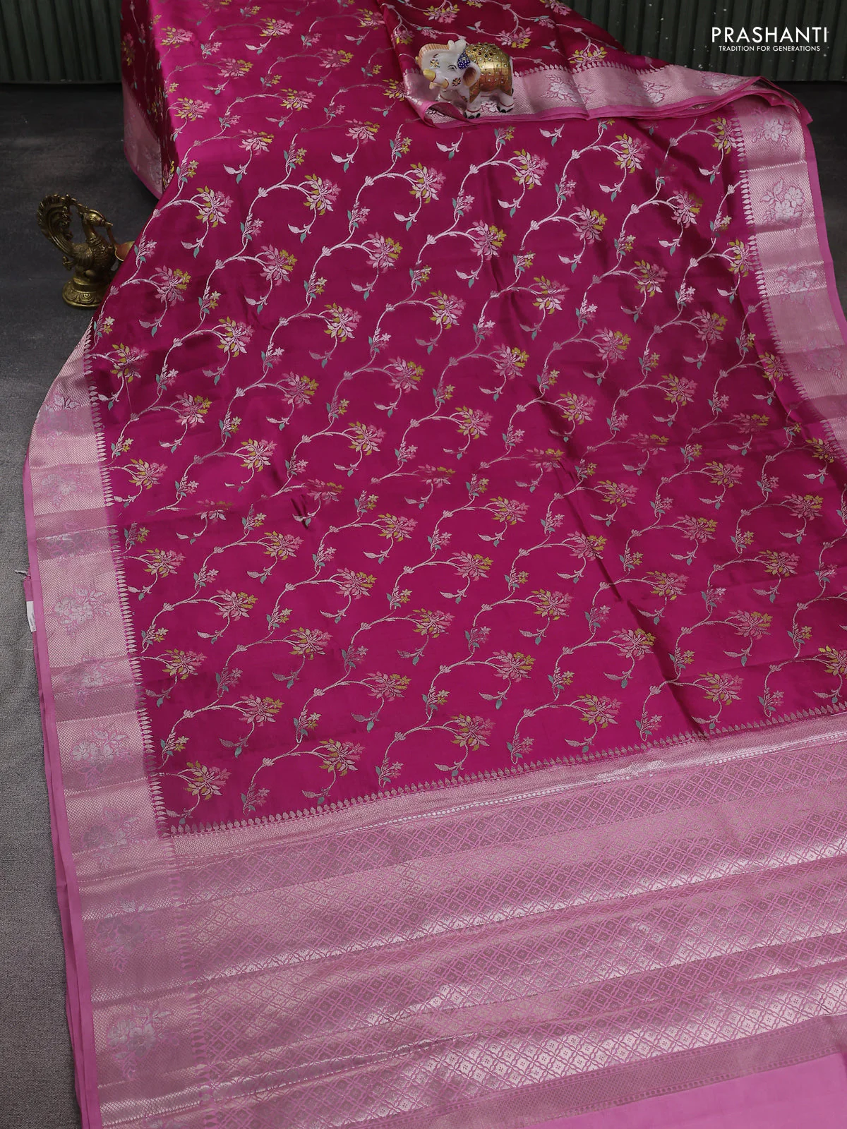 Banarasi poona silk saree dark pink and light pink with allover thread & zari woven floral weaves and zari woven floral border - Image 2
