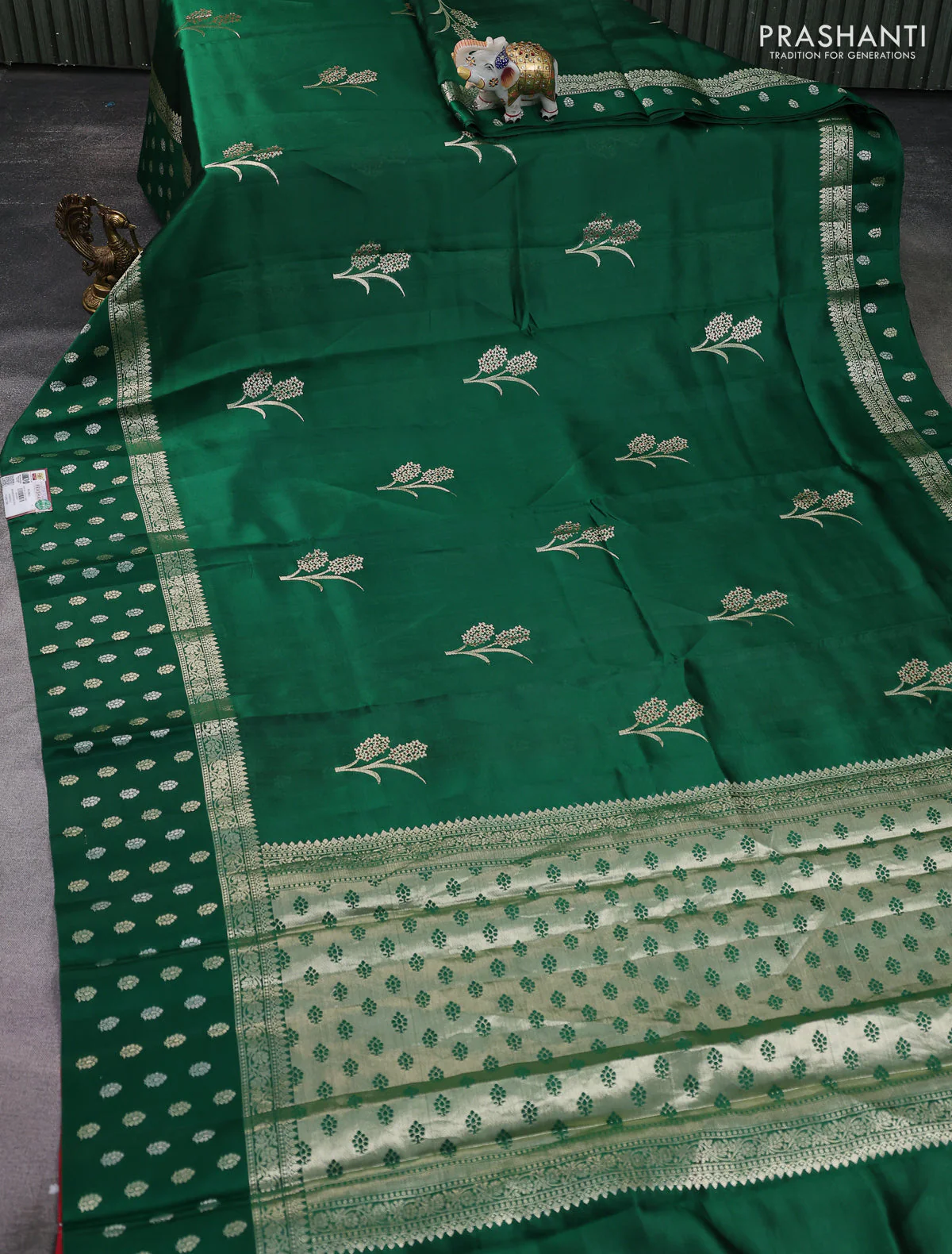 Banarasi poona silk saree green and red with zari woven floral buttas and zari woven butta border - Image 2