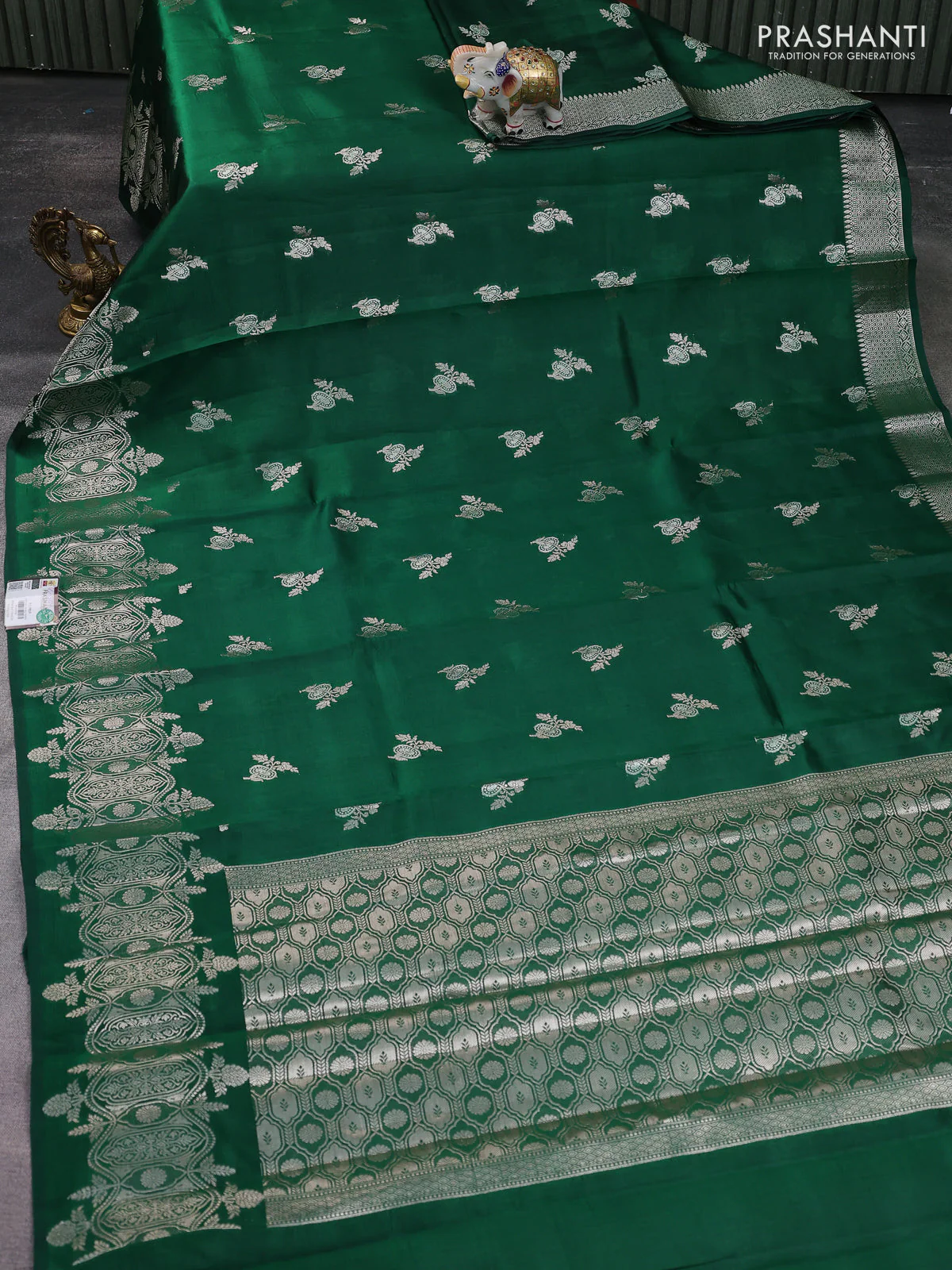 Banarasi poona silk saree green with zari woven buttas and zari woven border - Image 2