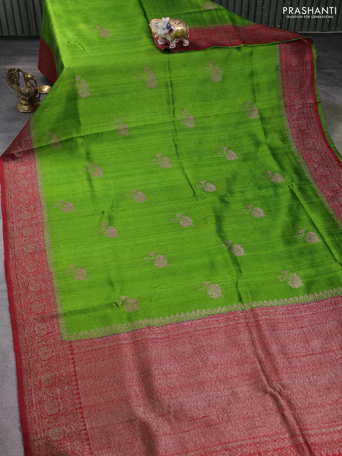 Banarasi raw silk saree green and maroon with thread & zari woven buttas and woven border - Image 2