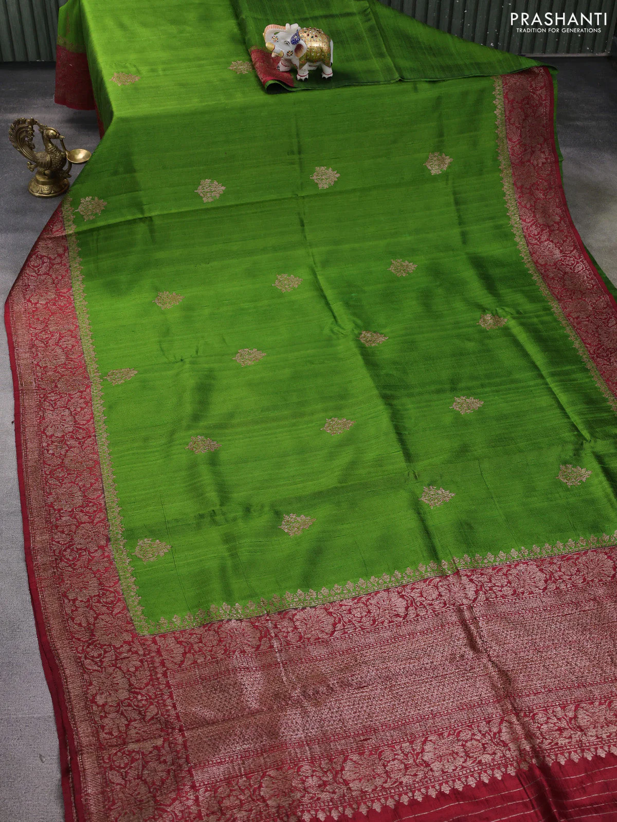 Banarasi raw silk saree green and maroon with thread & zari woven buttas and woven border - Image 2